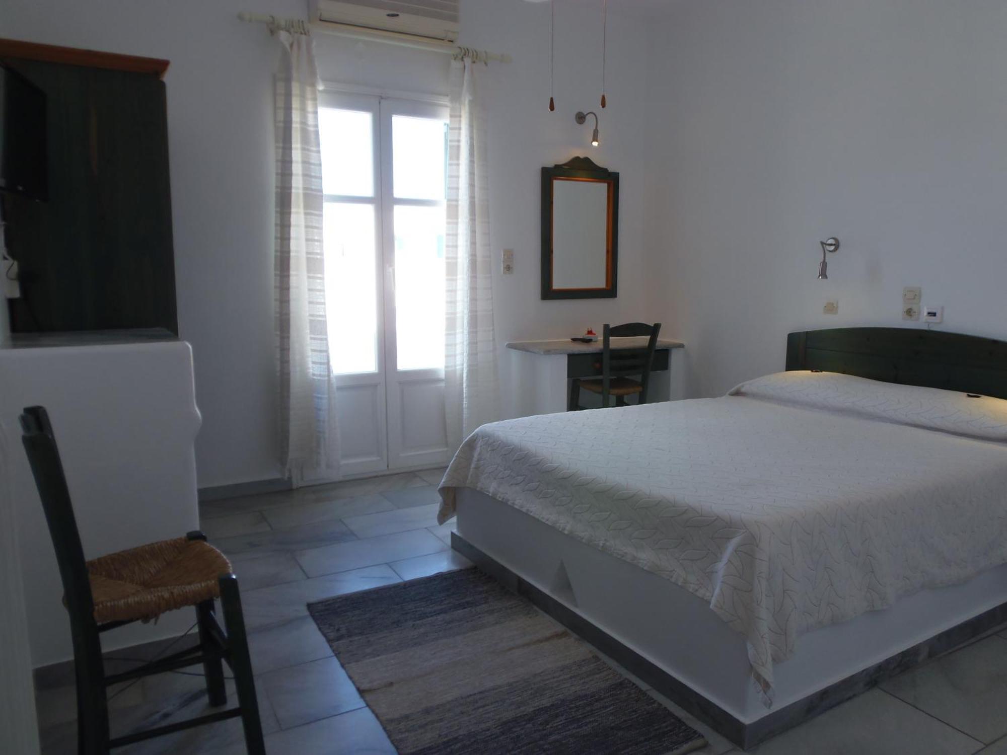 Manos Hotel 2*