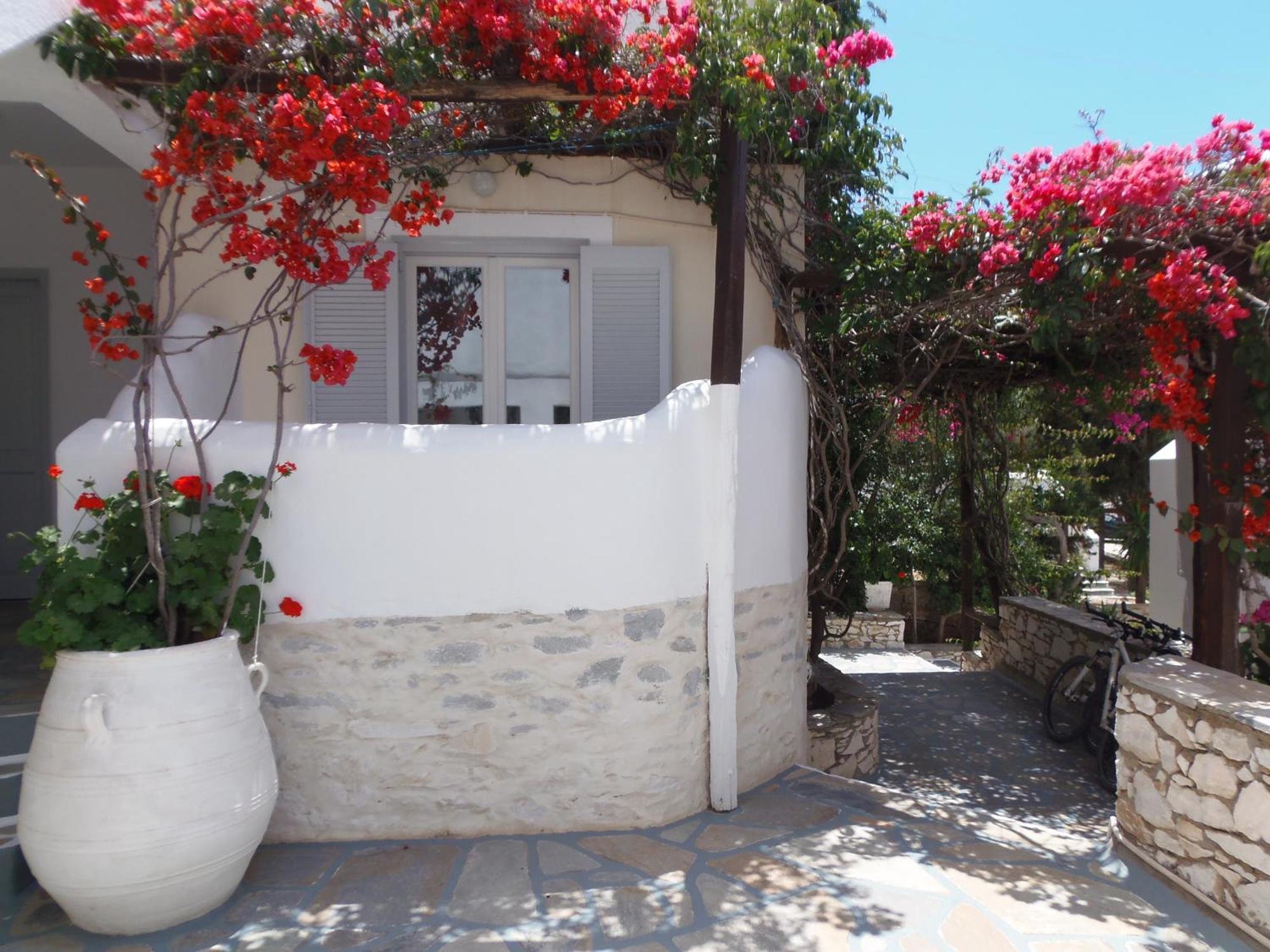 Hotel Manos Naousa (Paros)