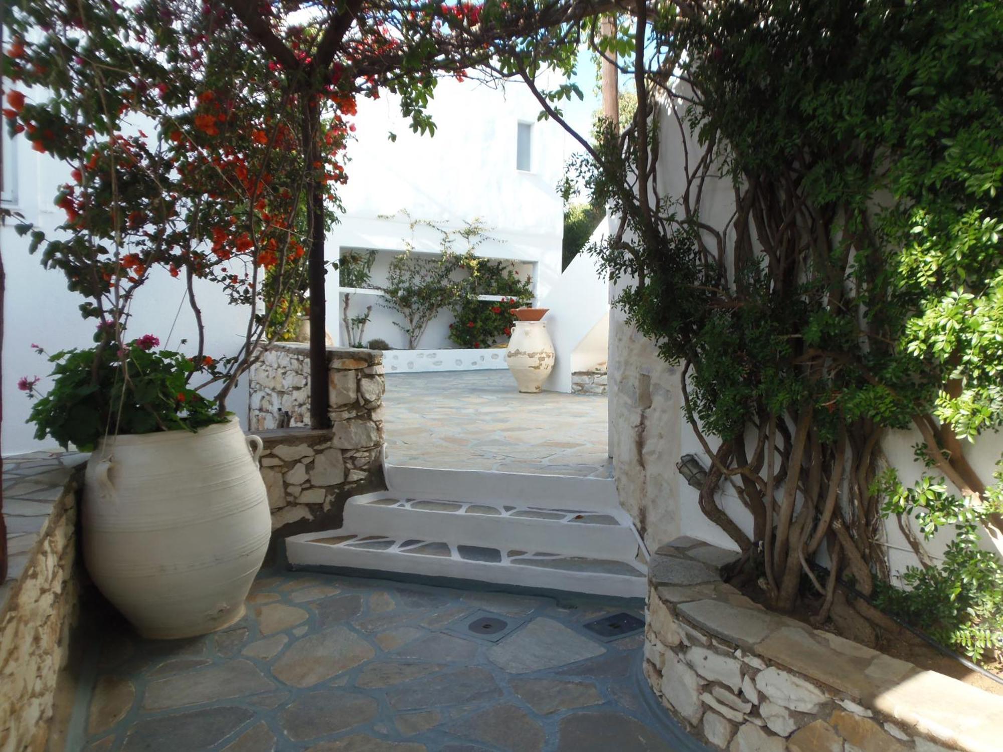 Manos Hotel Naousa (Paros)