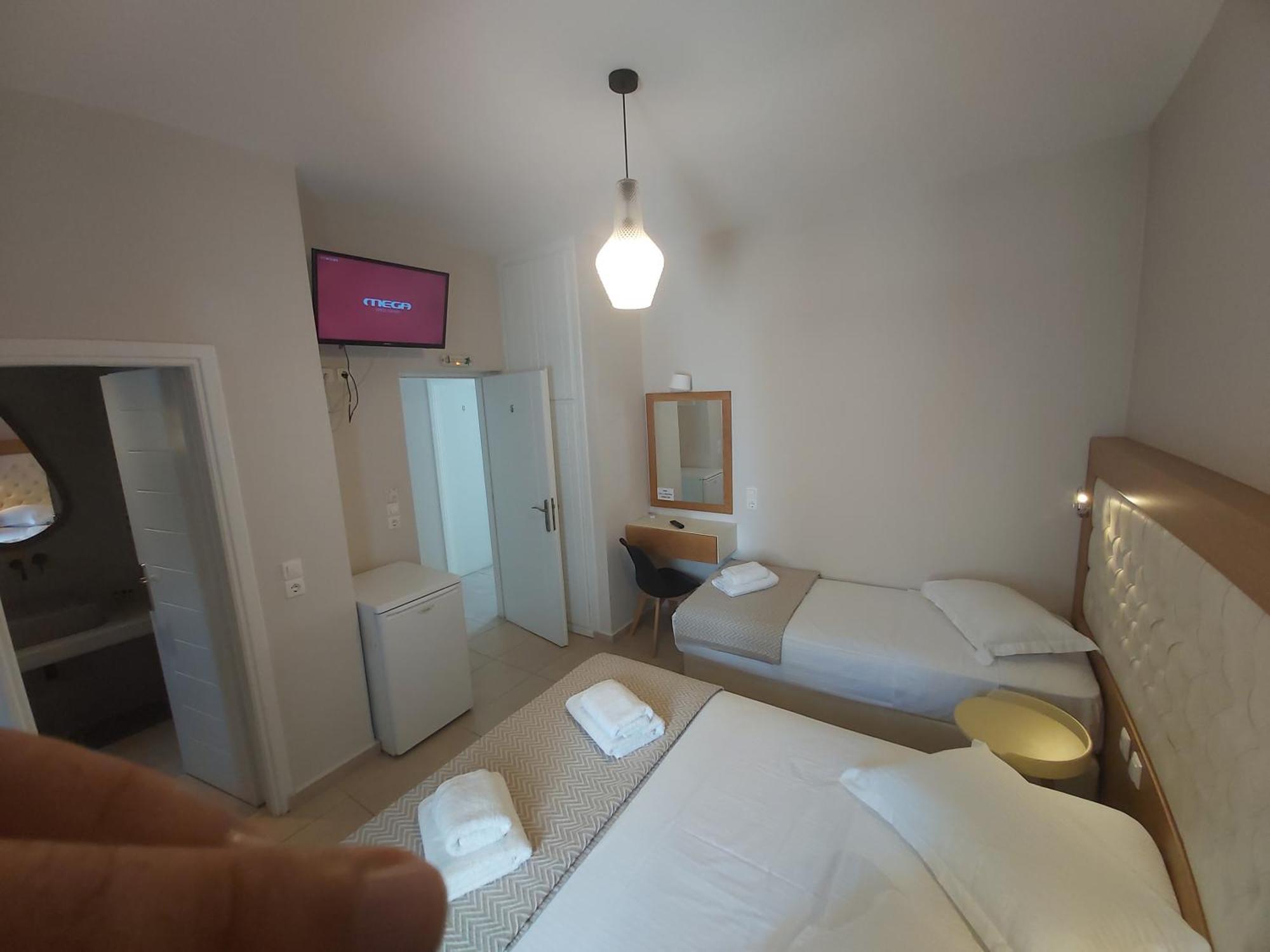 Roussa Center Villa Fira (Santorini)