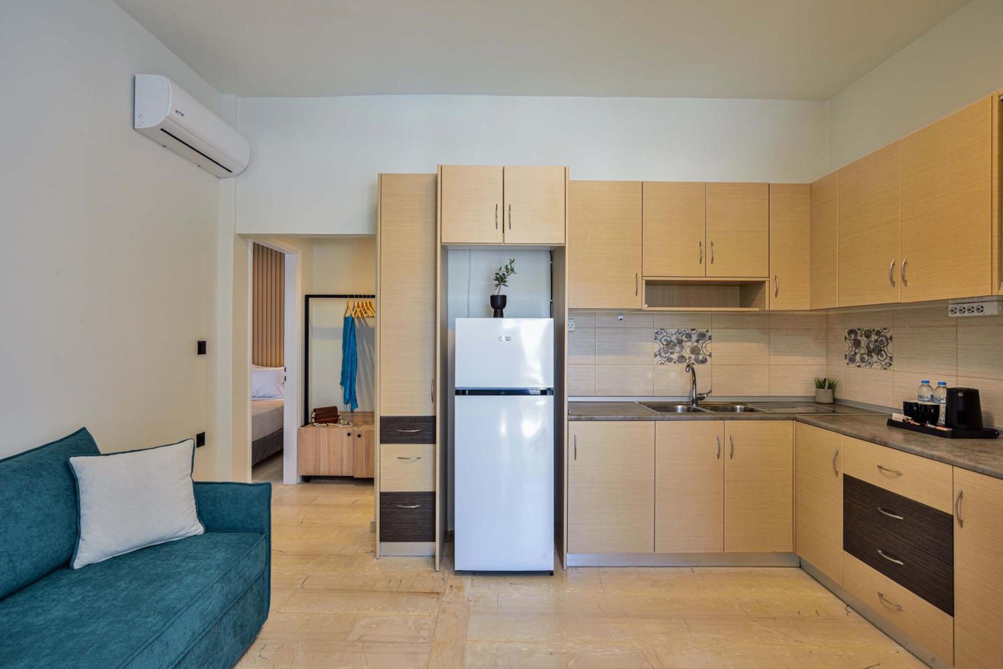 Eloque Simple Living Space *