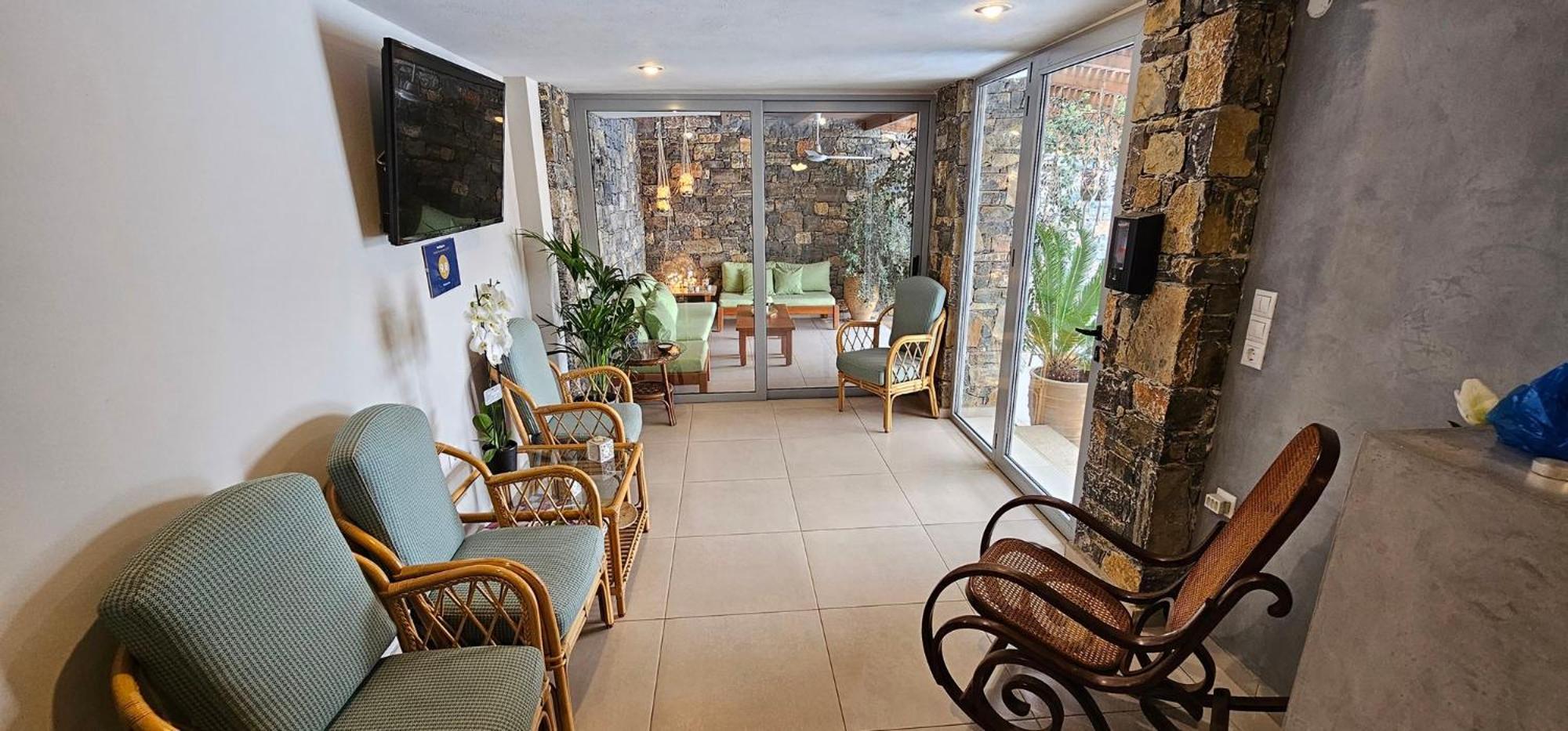 Asterisuites Aparthotel