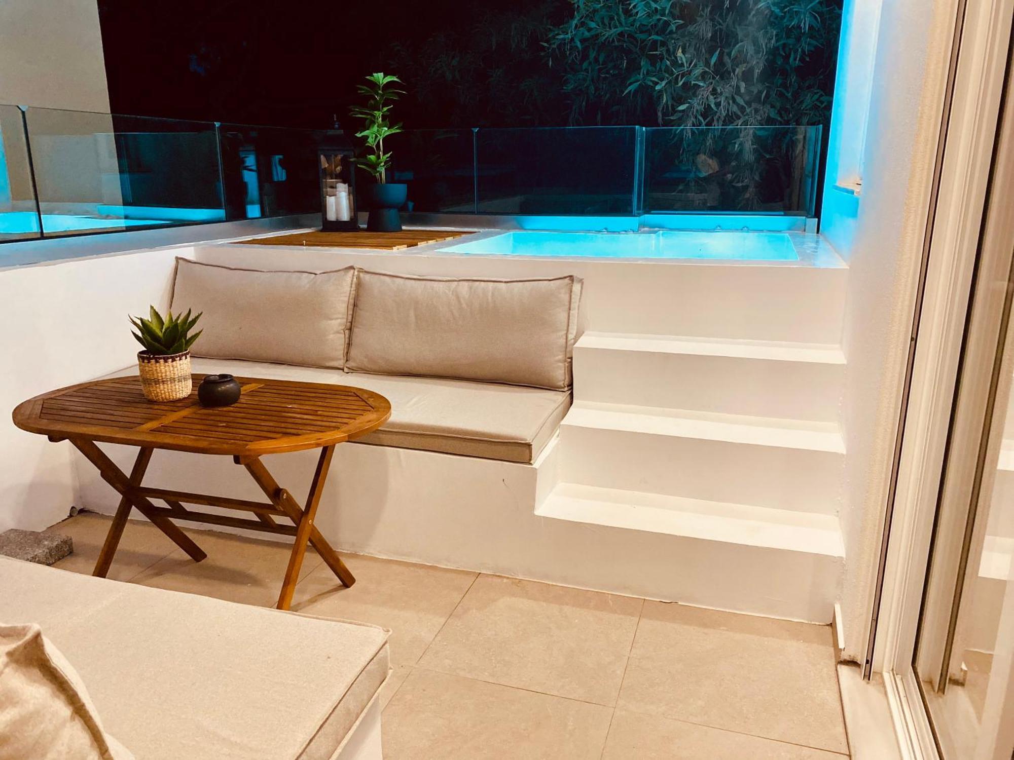 Theros Luxury * Archangelos (Rhodes)