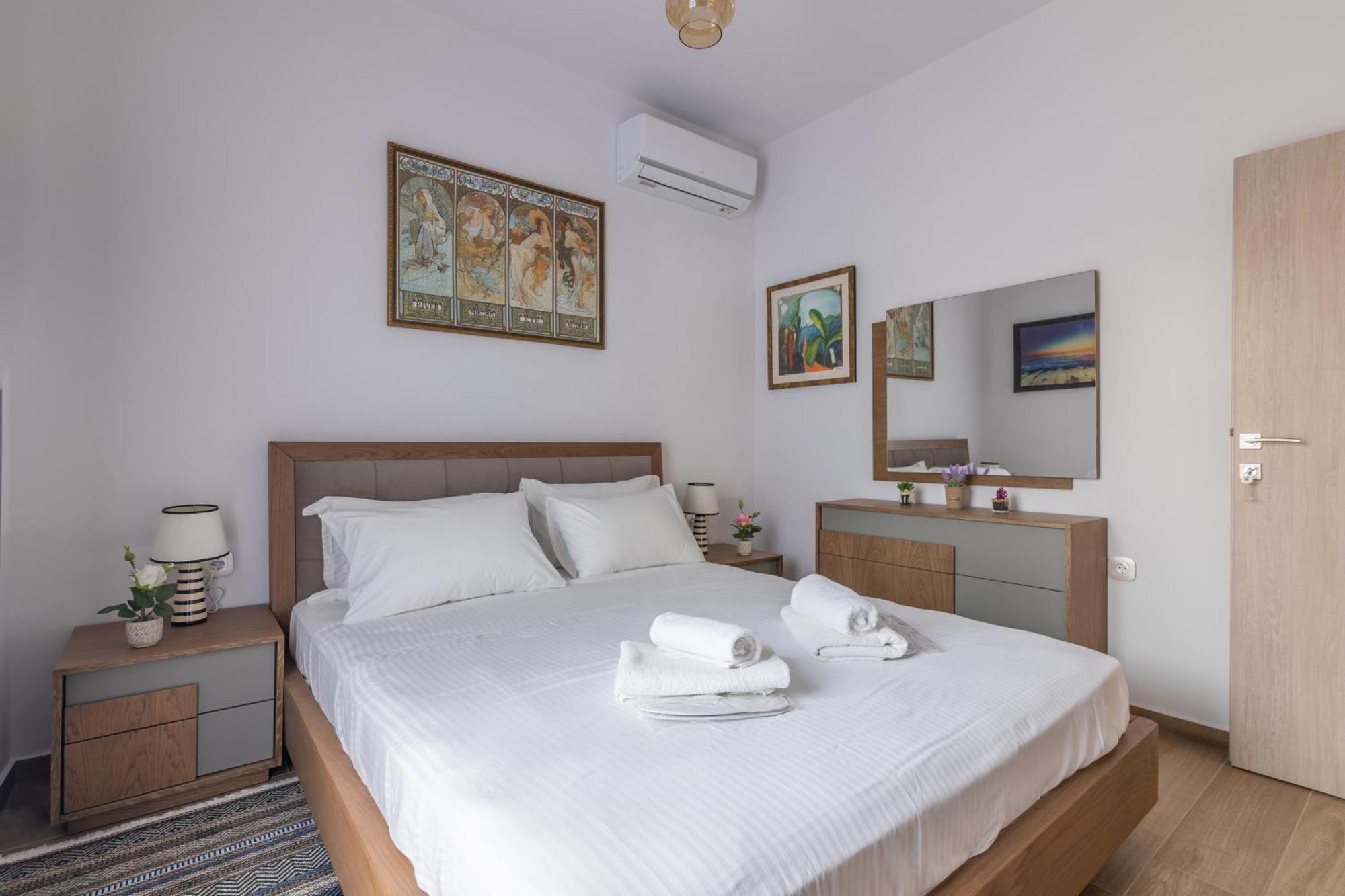 Luxury Four Season By The Sea Apartment