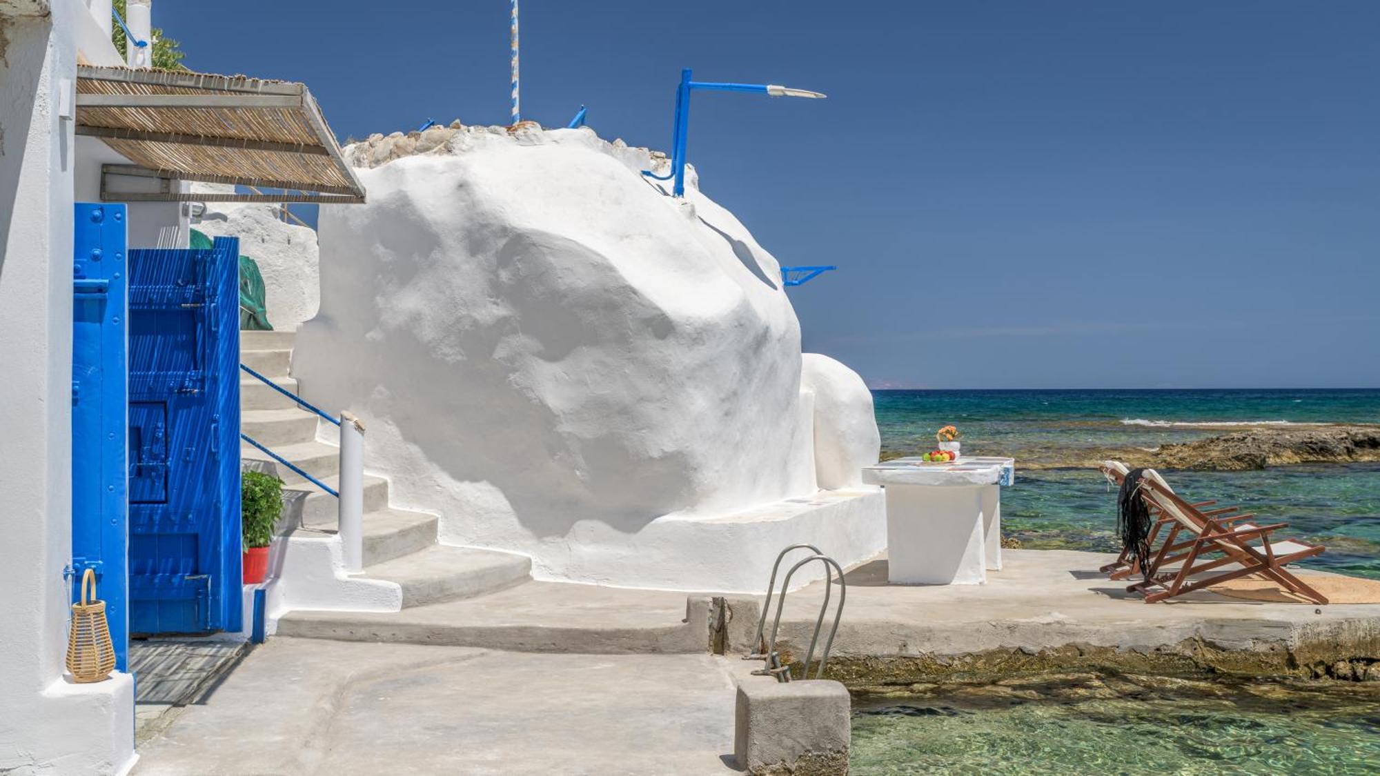 Esperanza Boathouses * Mandrakia