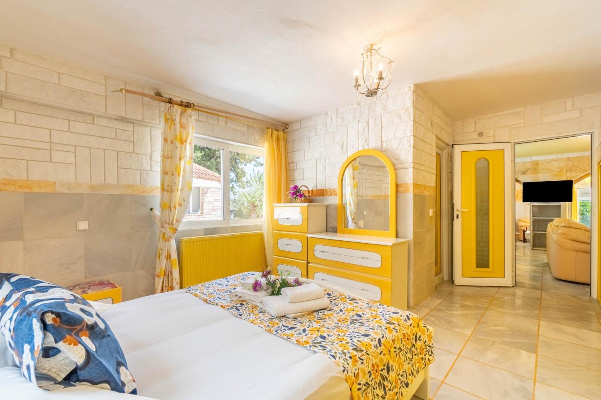 Paco's Luxury 32 Villa