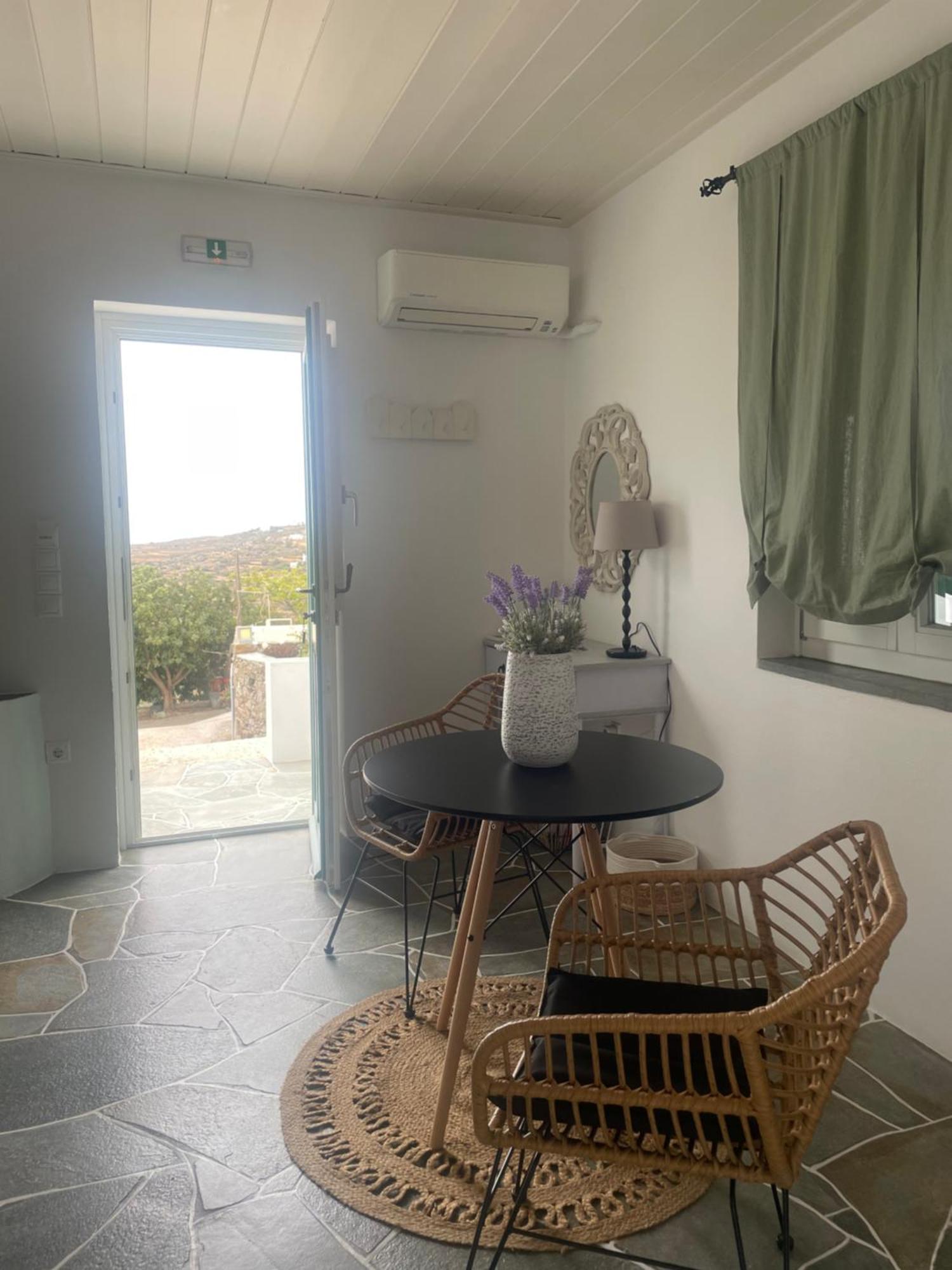 Geronti Moscha * Apollonia (Sifnos)