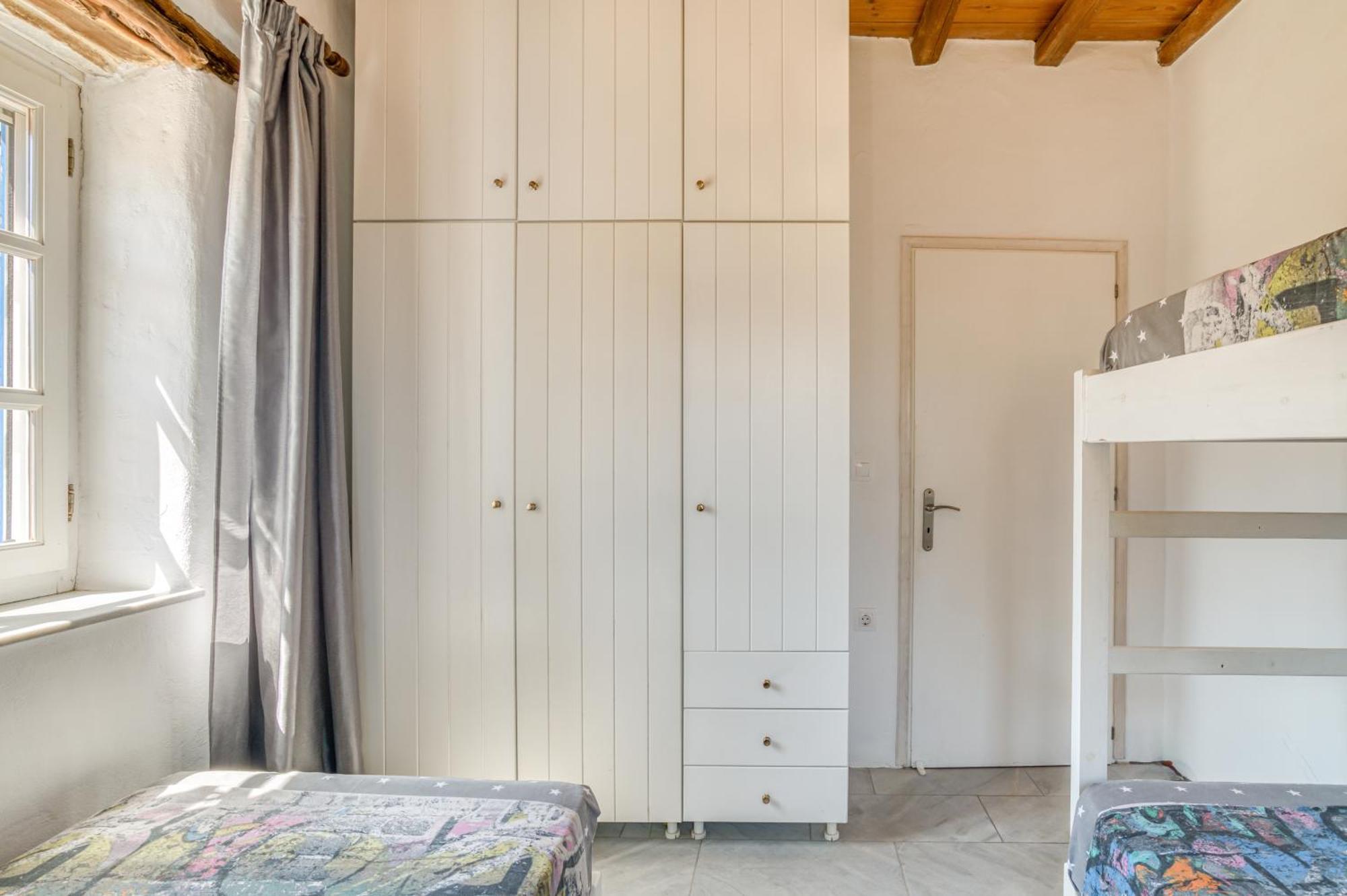 Nikoramavilla * Parikia (Paros)