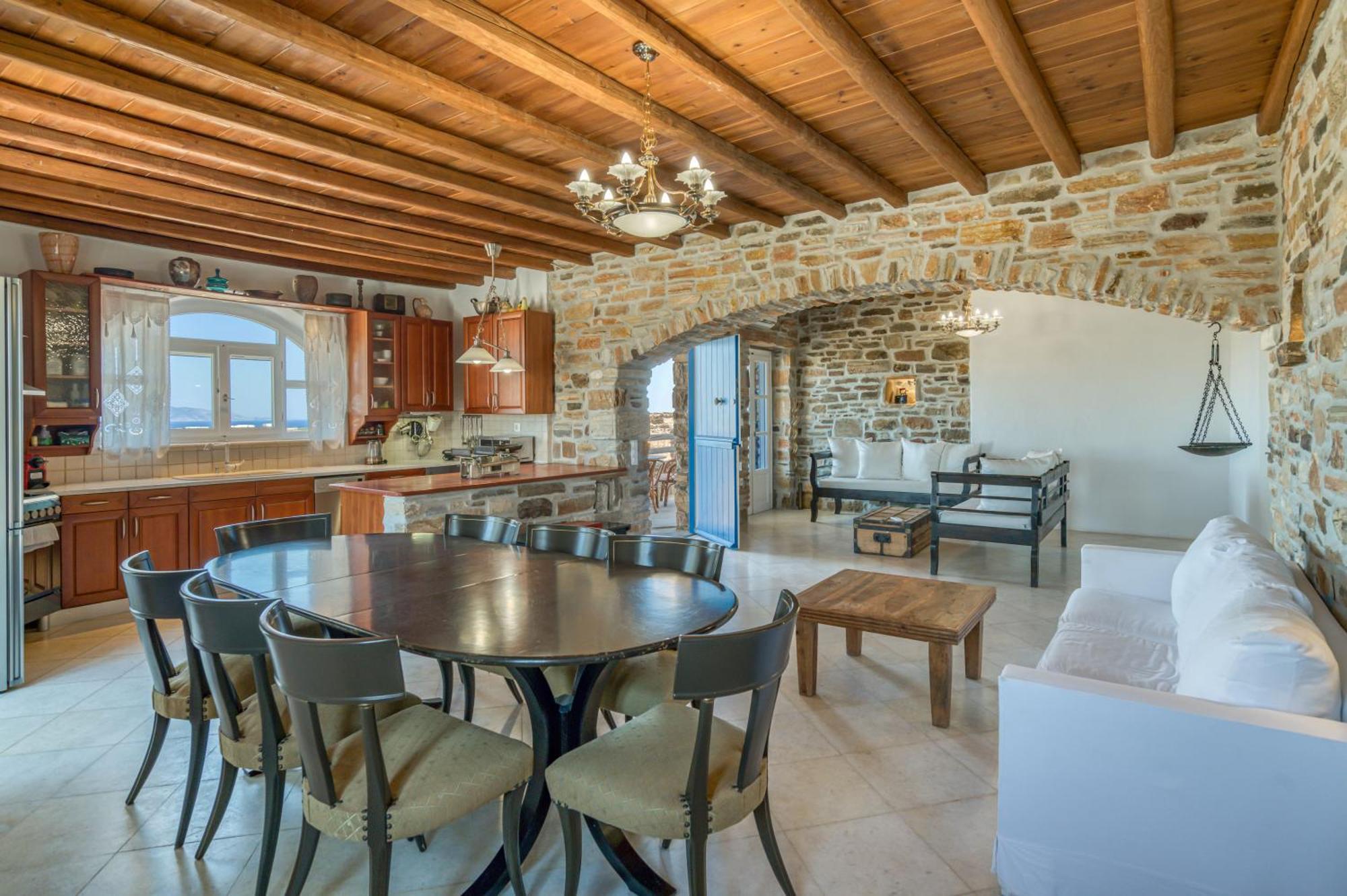 Nikoramavilla * Parikia (Paros)
