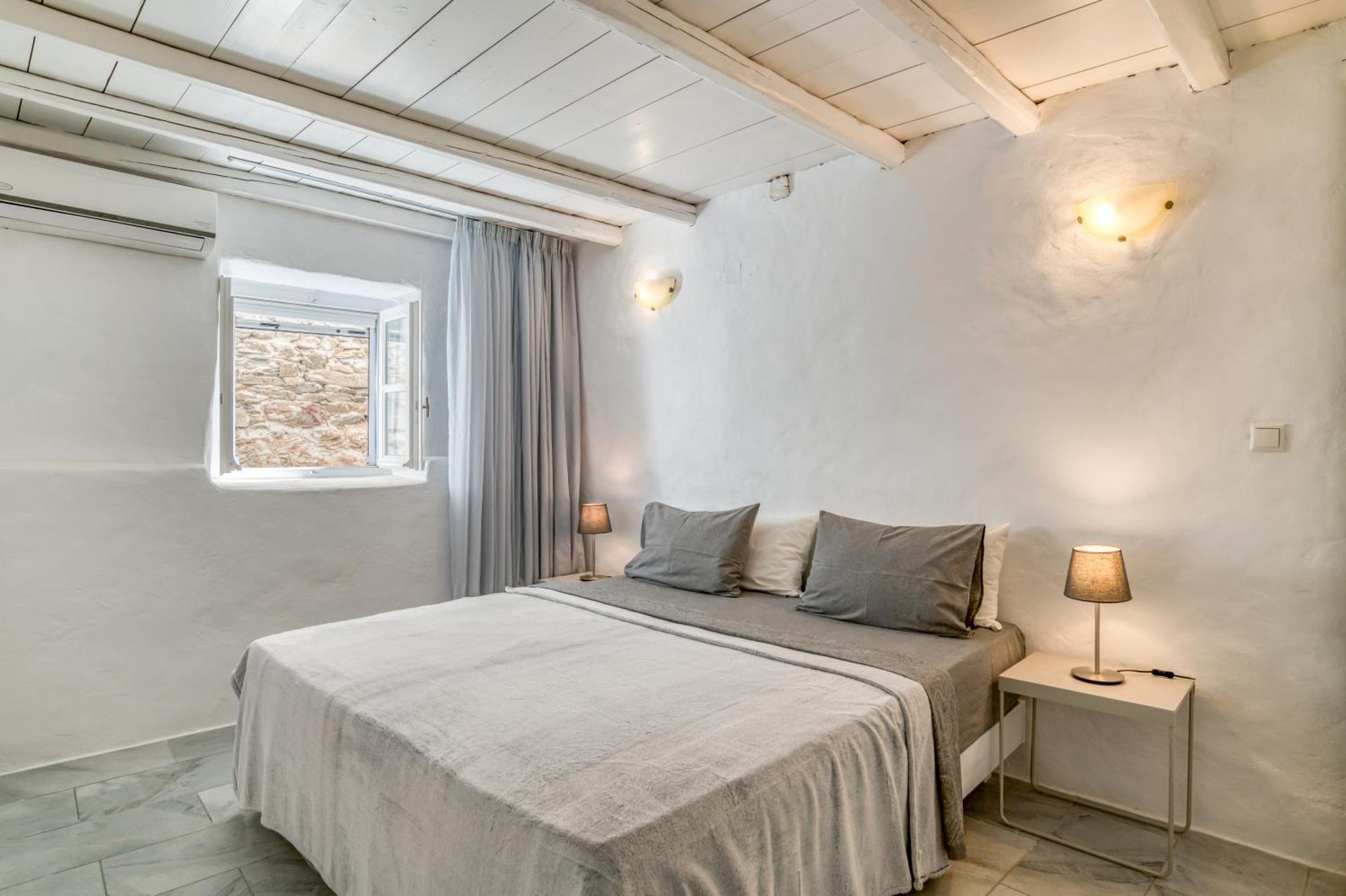 Nikoramavilla * Parikia (Paros)