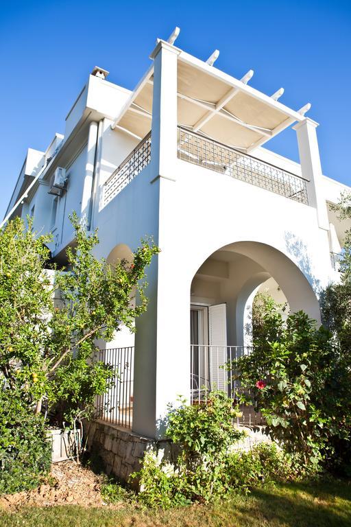 Rodanthi Villas *