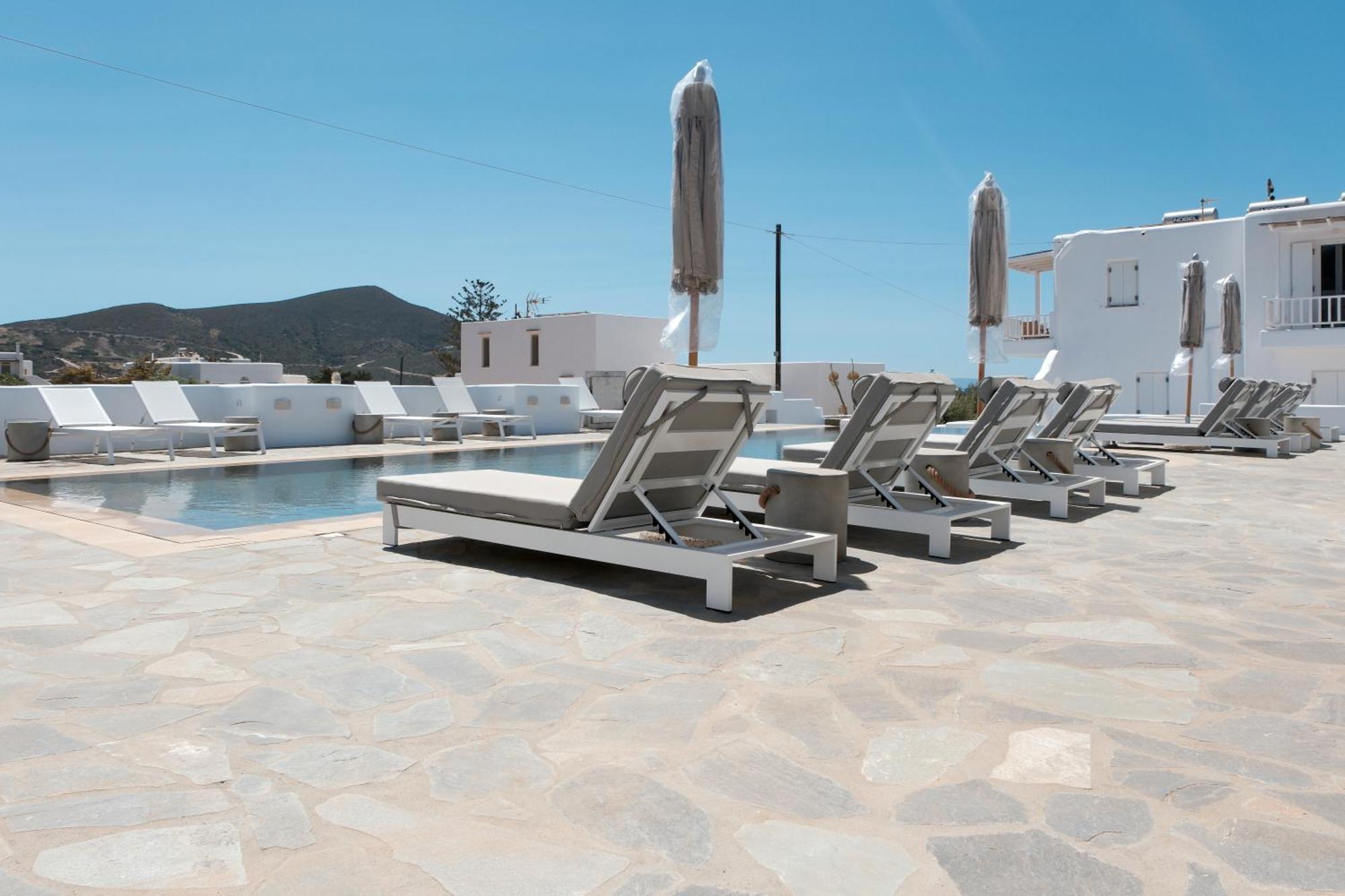 Kameo, Hotel