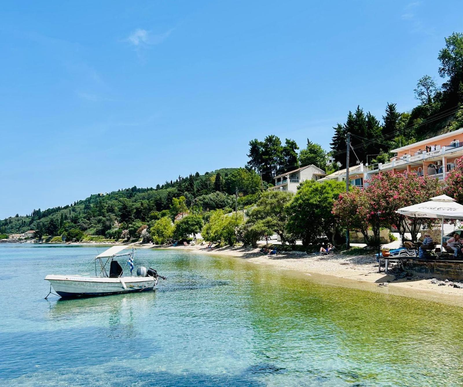 Viktor's House By The Sea * Mpoukaris