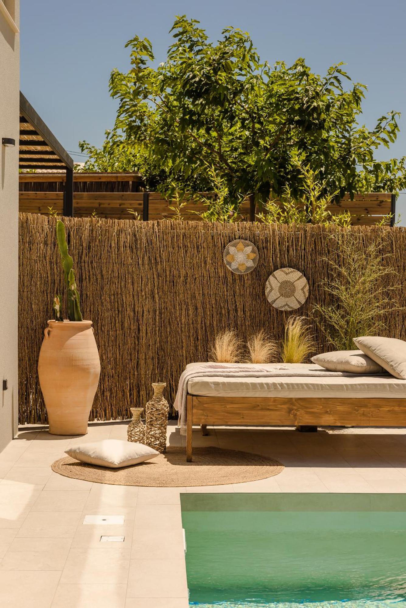 Hilaritas Premium Seafront Stay - April & May Limited Spring Offer! Holiday home