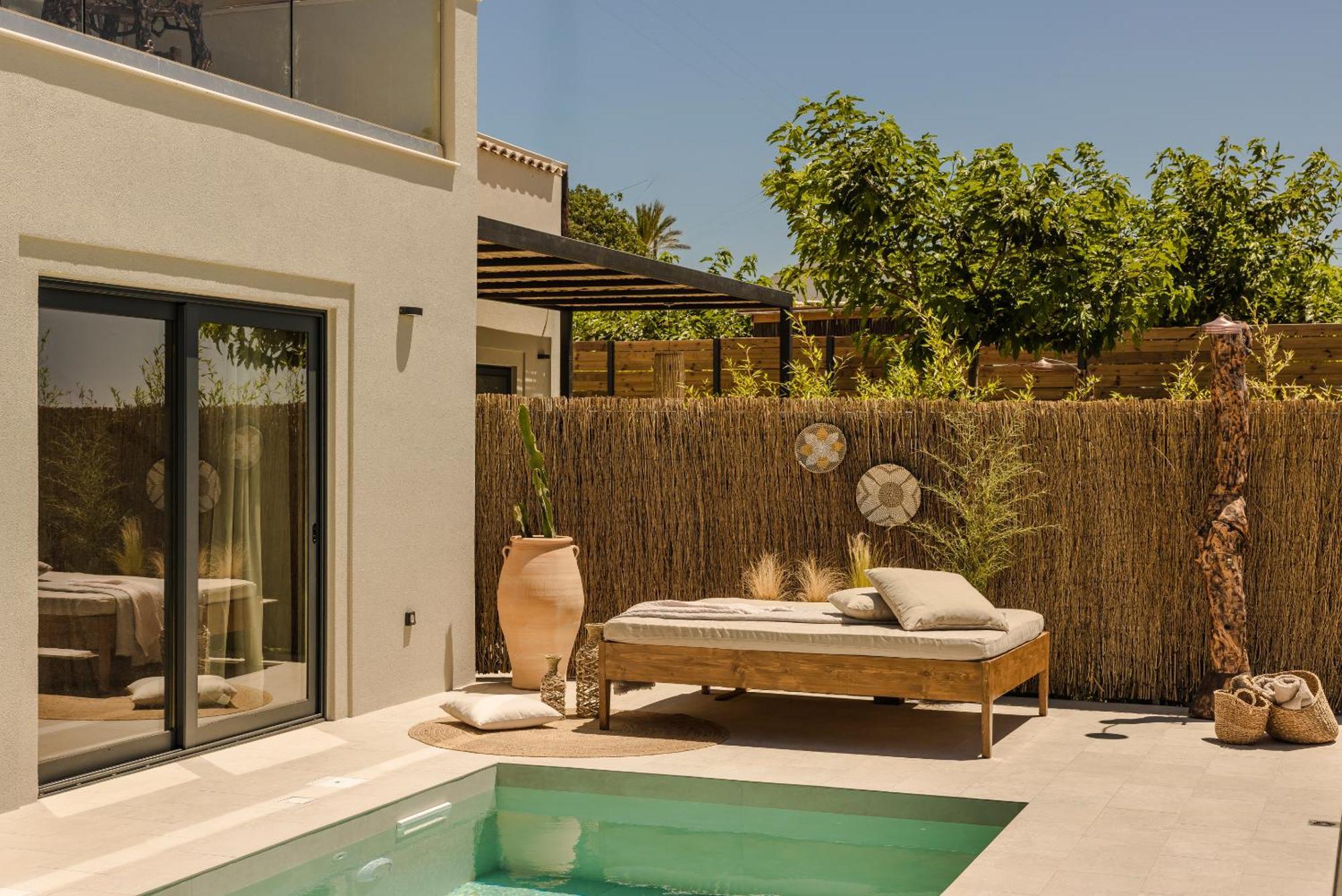 Hilaritas Premium Seafront Stay - April & May Limited Spring Offer! Holiday home
