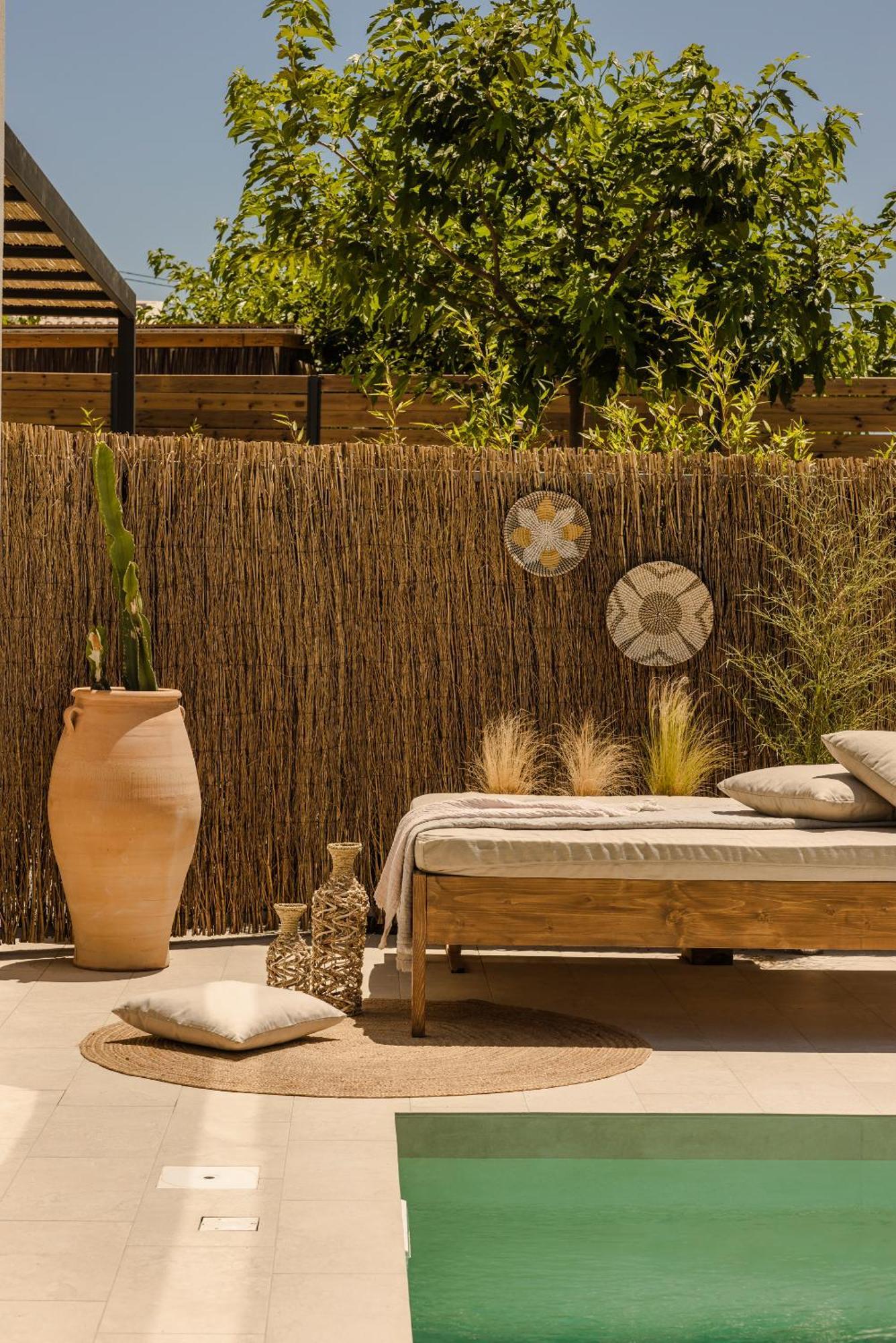 Hilaritas Premium Seafront Stay - April & May Limited Spring Offer! Ratzaklion