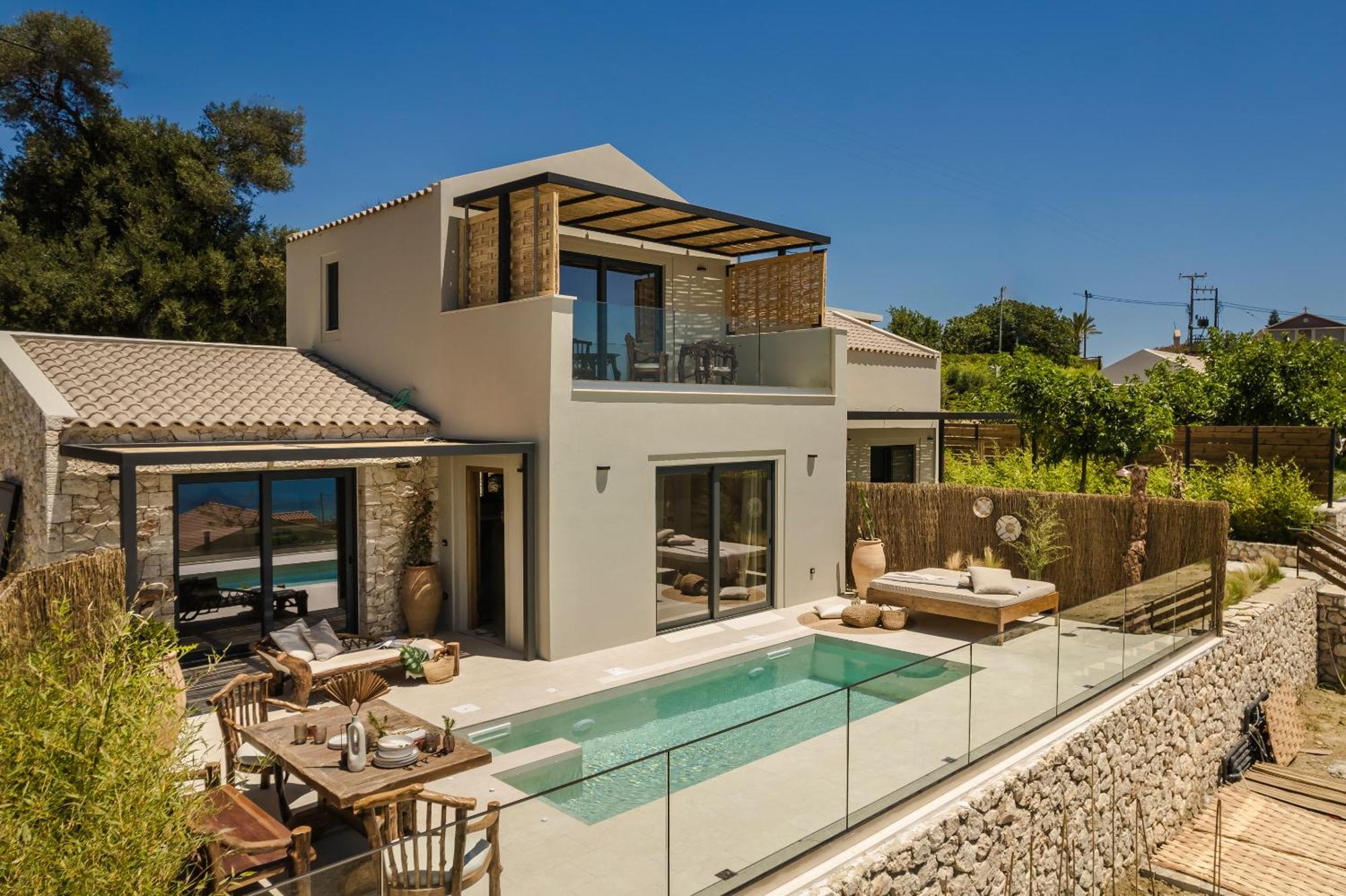 Hilaritas Premium Seafront Stay - April & May Limited Spring Offer! Holiday home Ratzaklion