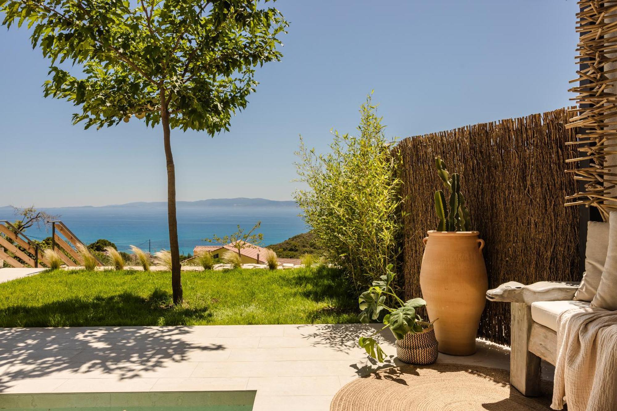 Hilaritas Premium Seafront Stay - April & May Limited Spring Offer! * Ratzaklion