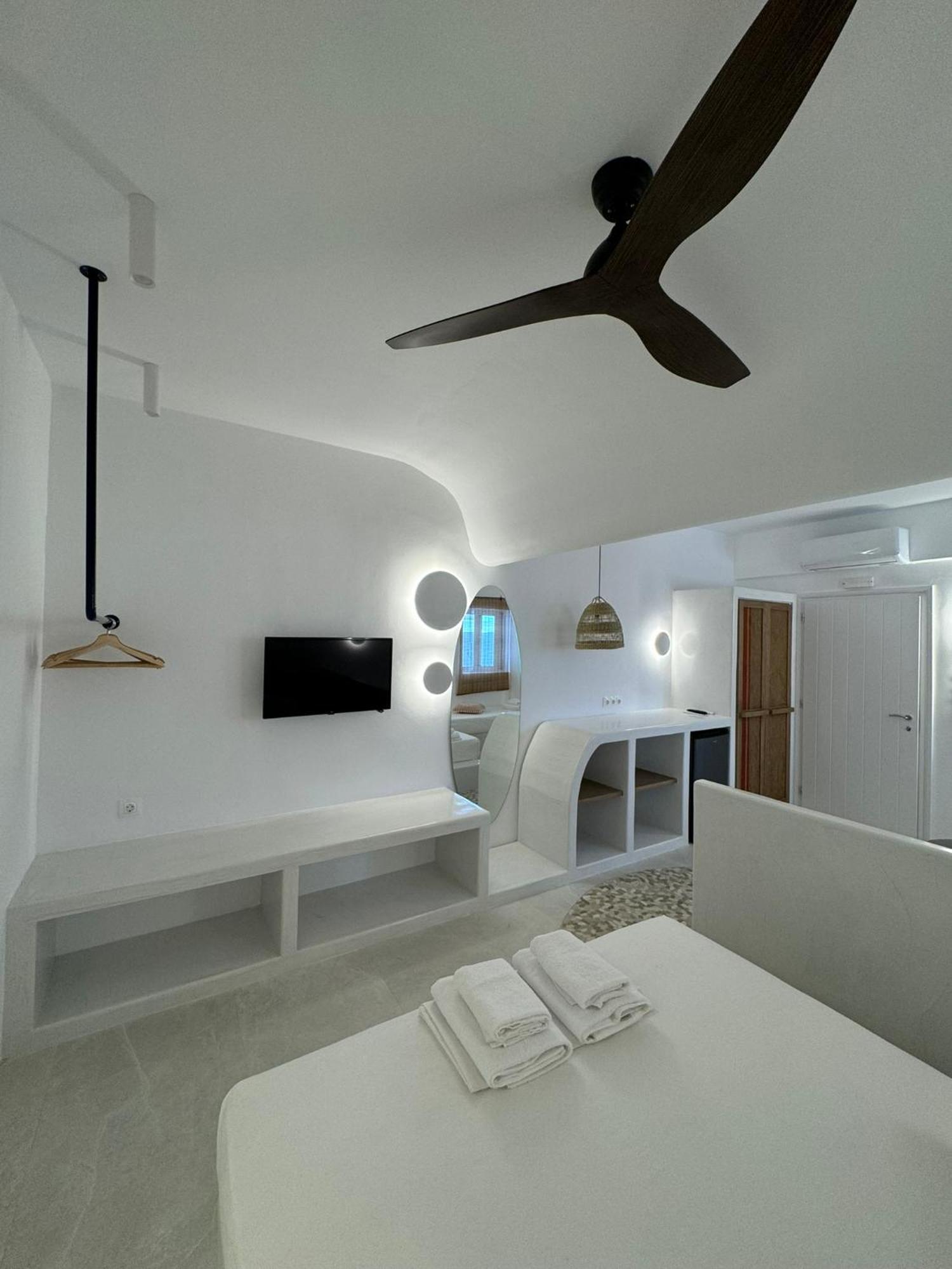 Manthos Place Aparthotel