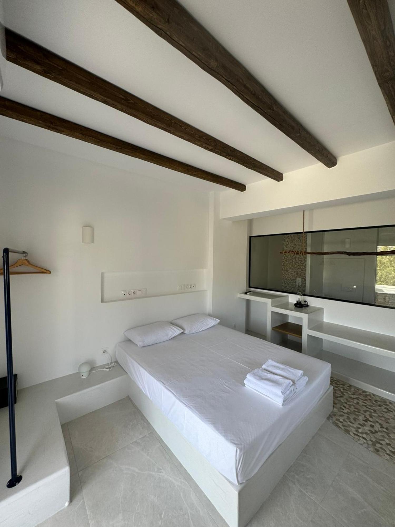 Aparthotel Manthos Place