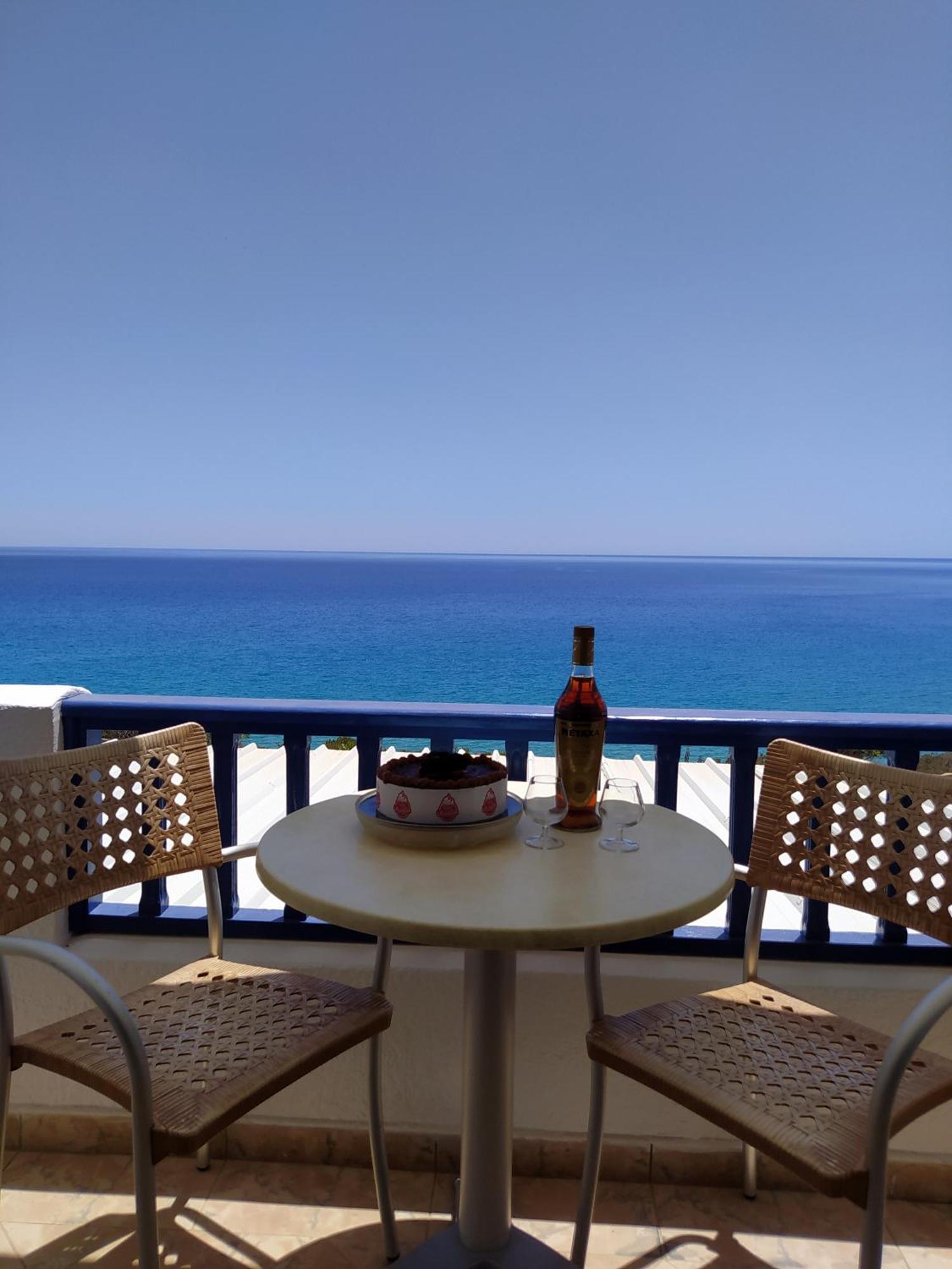 B & N Melas Aparthotel 2*