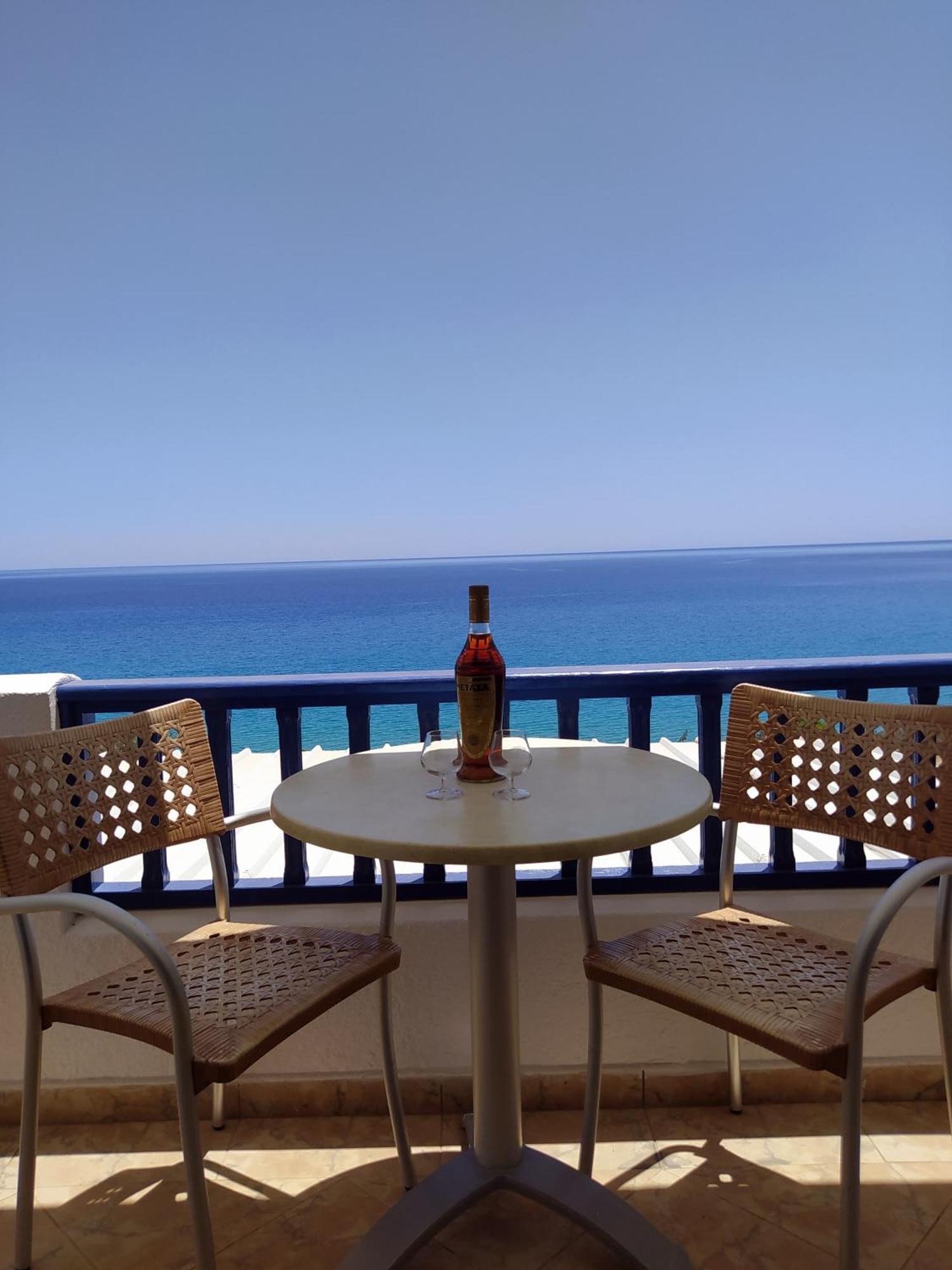 Aparthotel B & N Melas 2*