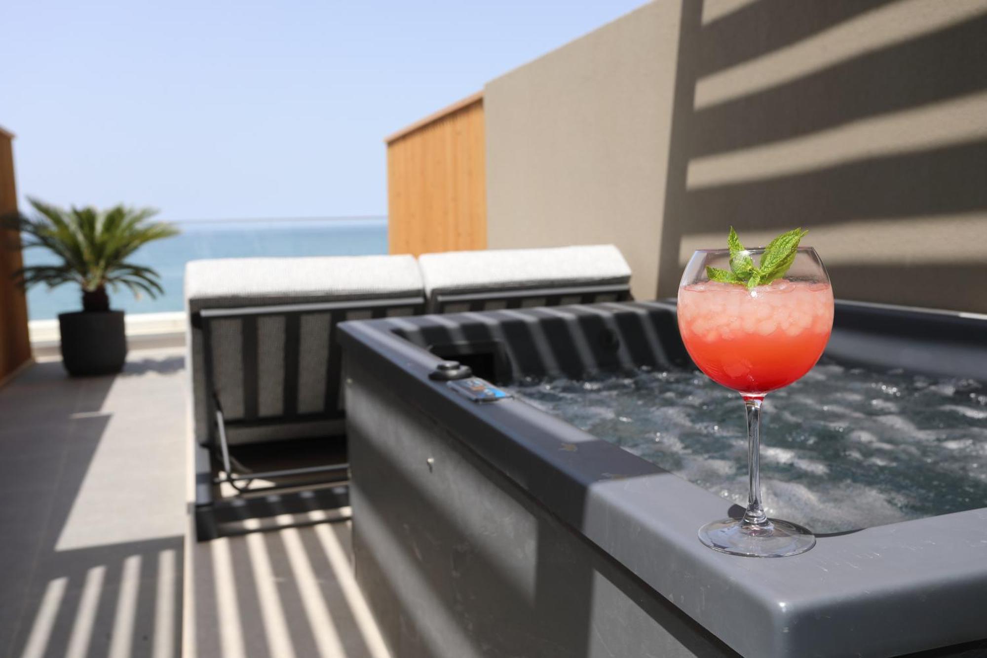 Ammos Suites Hotel 4*