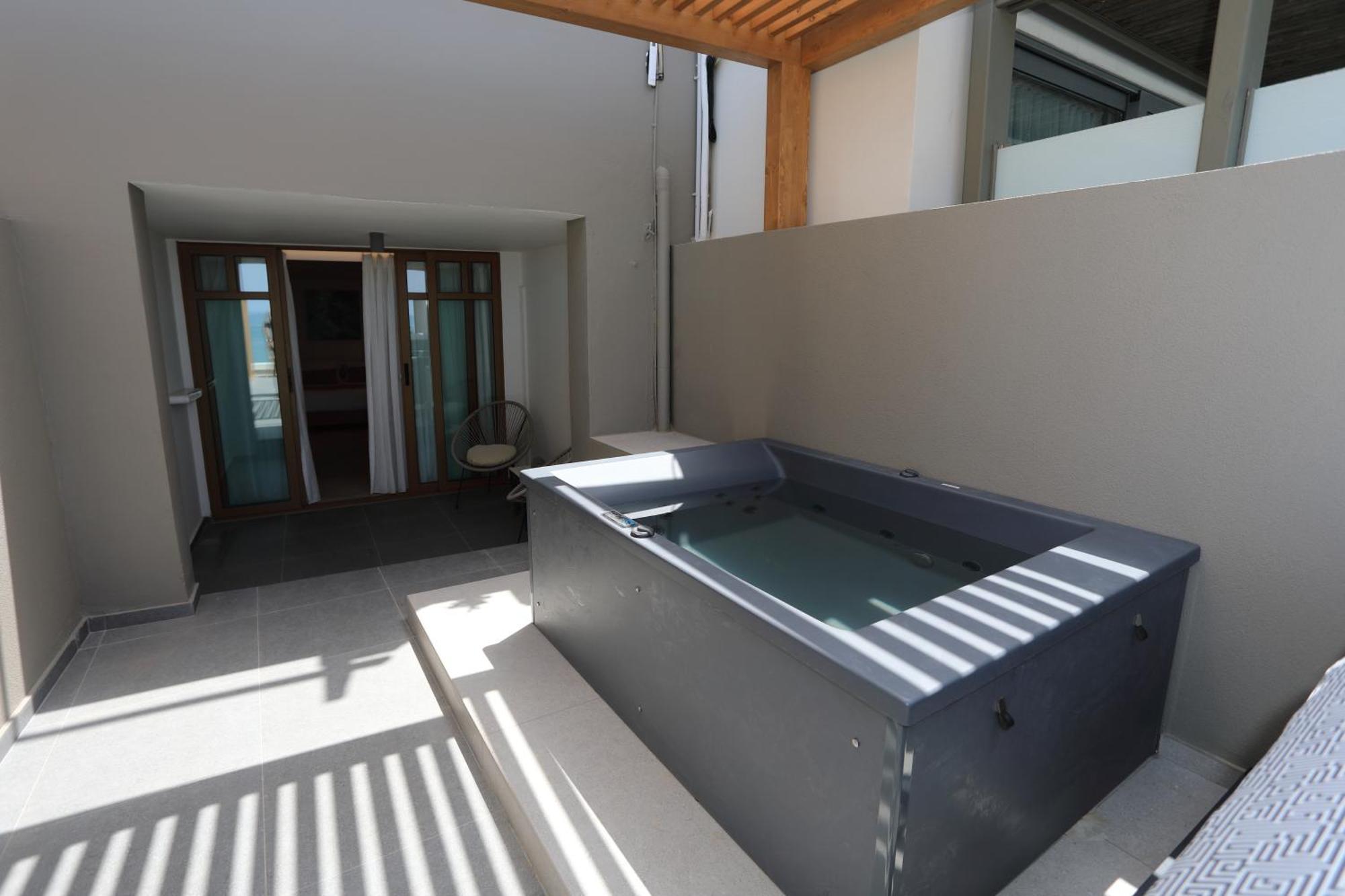 Hotel Ammos Suites