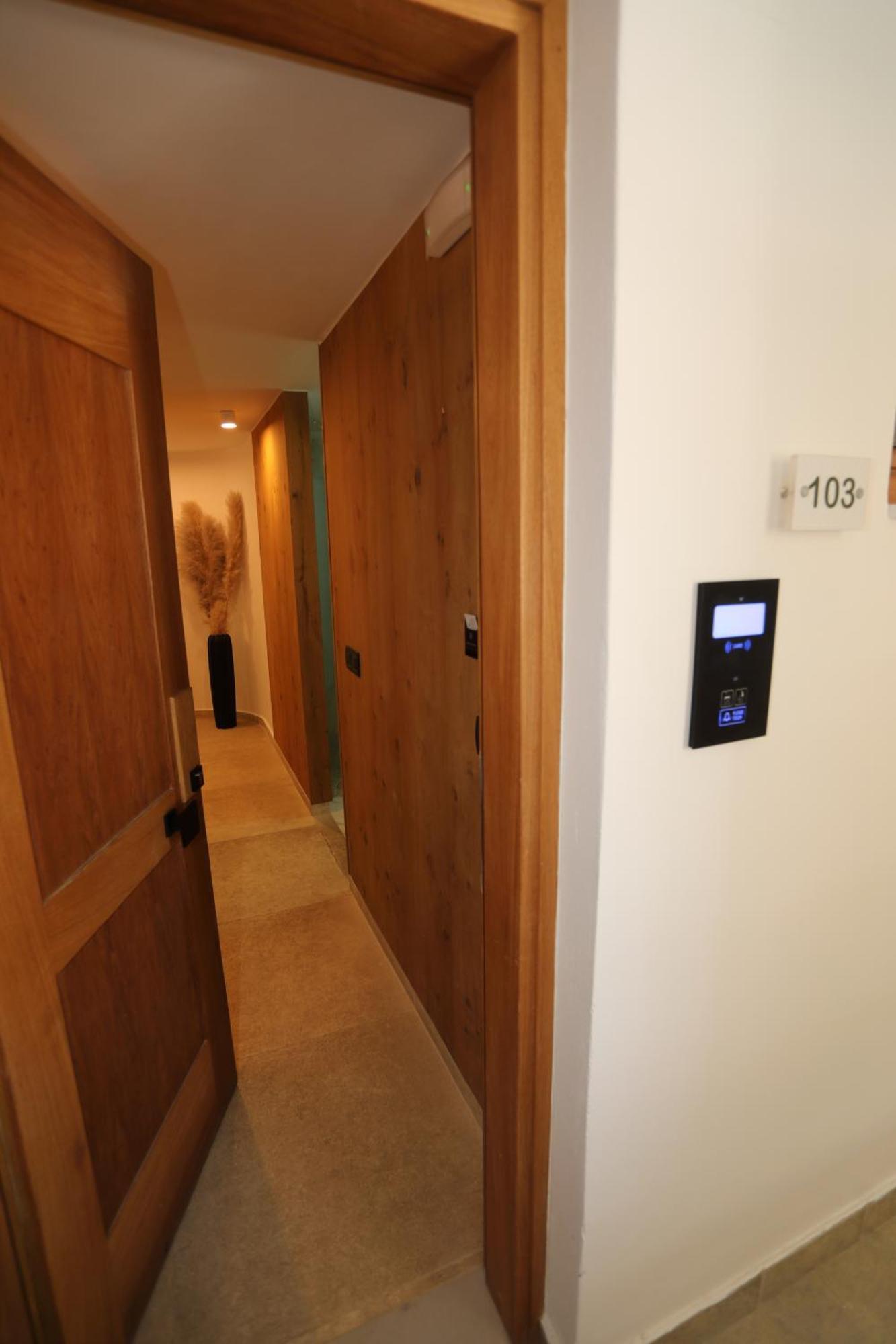 Ammos Suites Hotel 4*