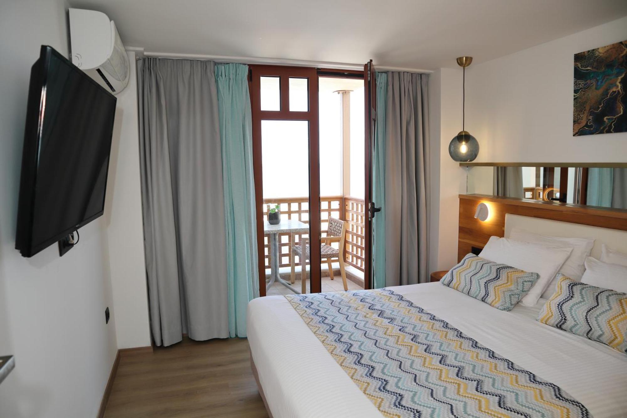 Ammos Suites Hotel 4*