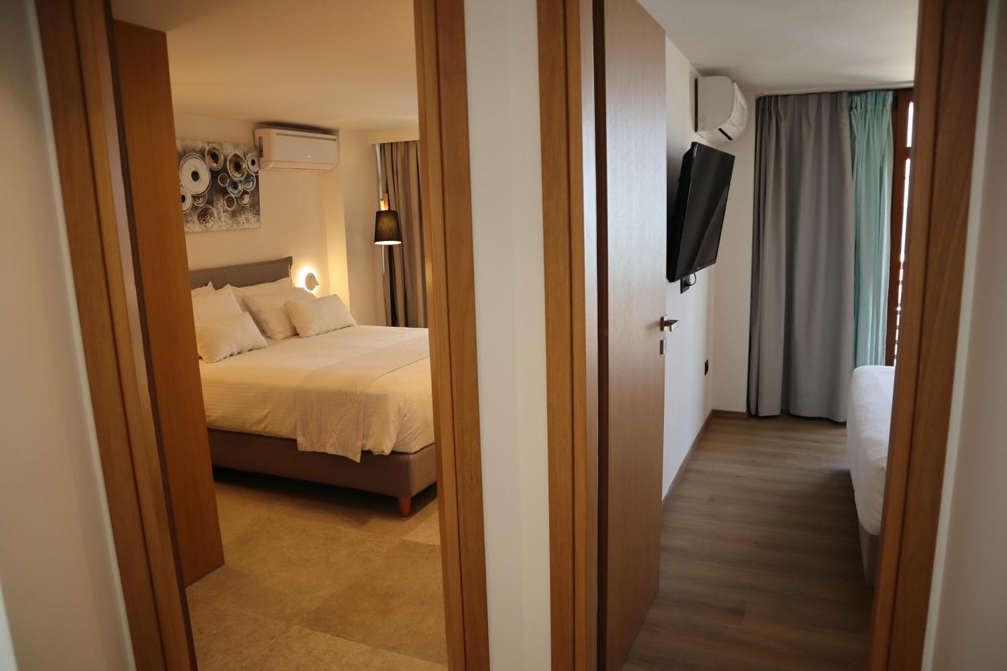 Ammos Suites 4*