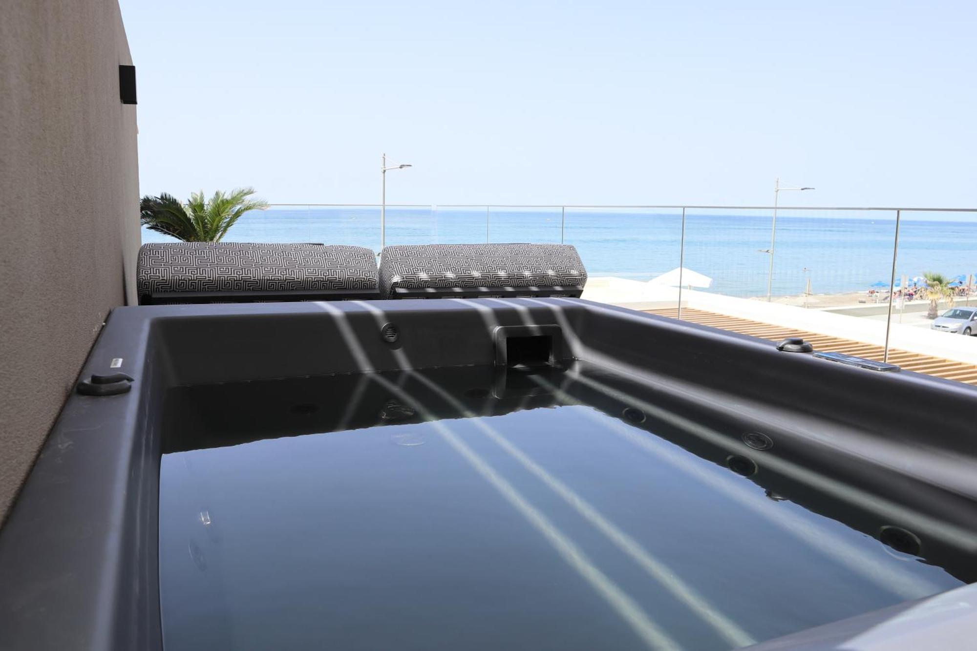Ammos Suites Hotel 4*