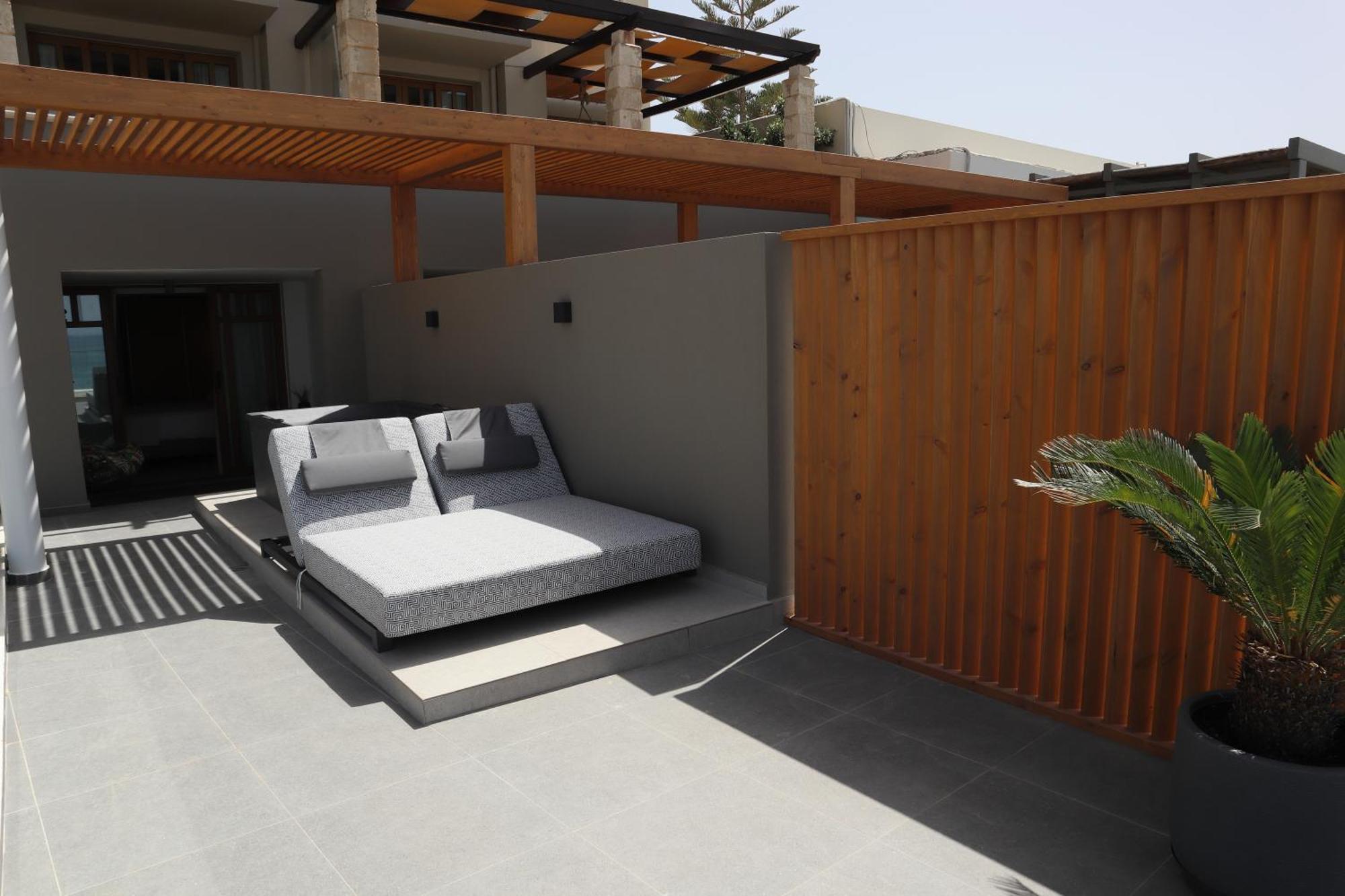 Ammos Suites 4*