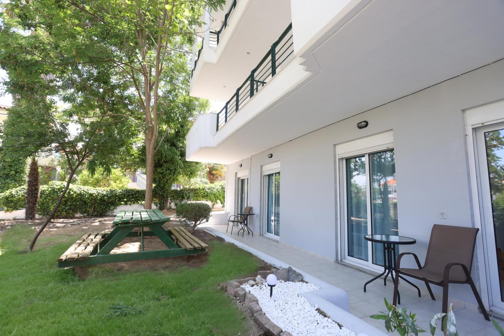Amadeo Apartment Hanioti