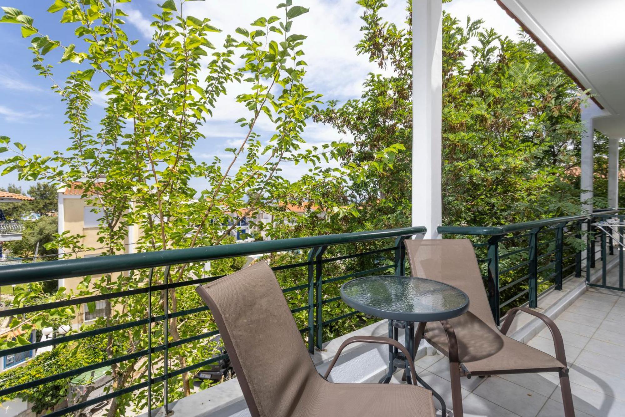 Amadeo Apartment Hanioti