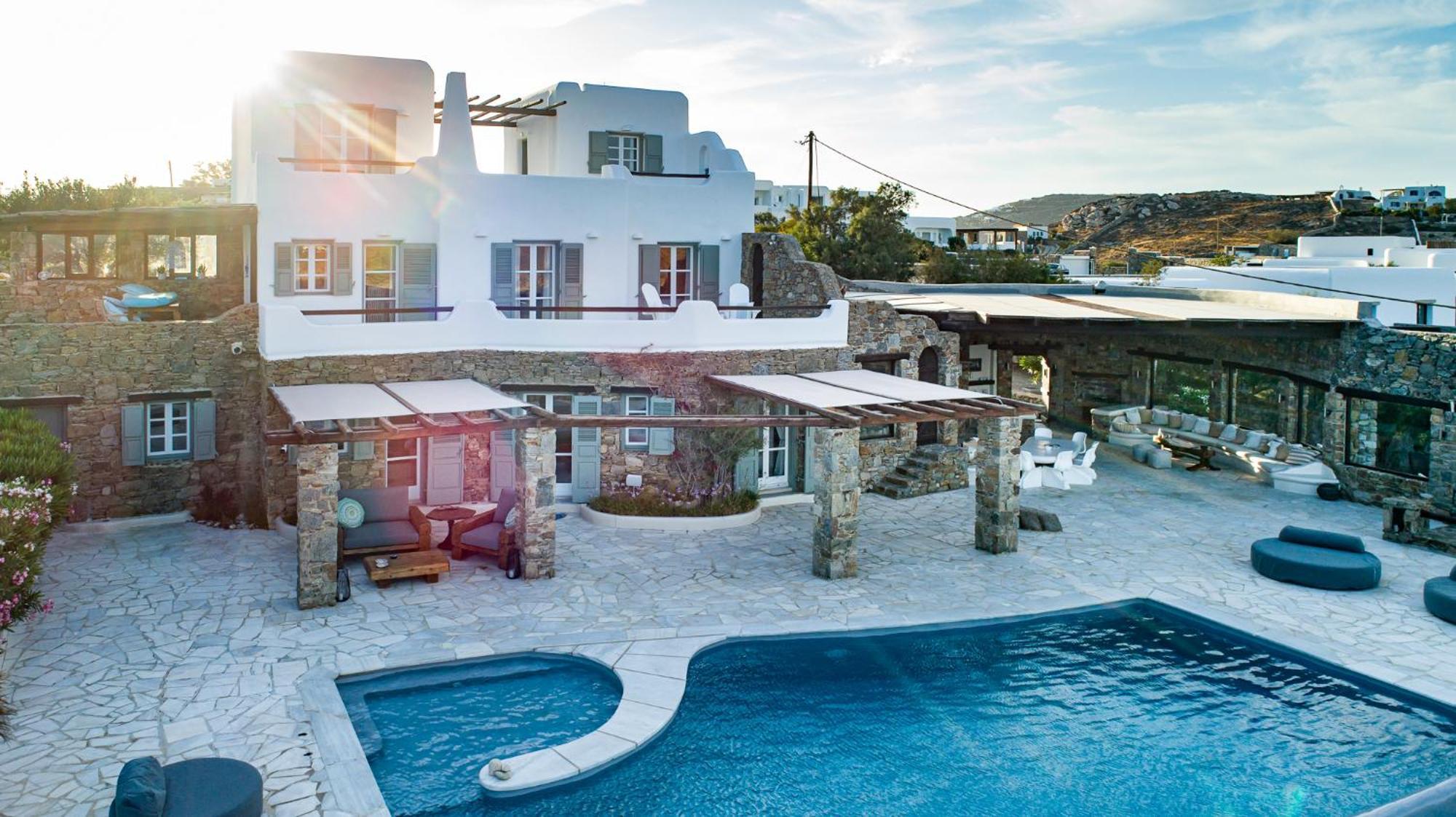 Melangio Private Pool & Sunrise Views - 2024 Renovation