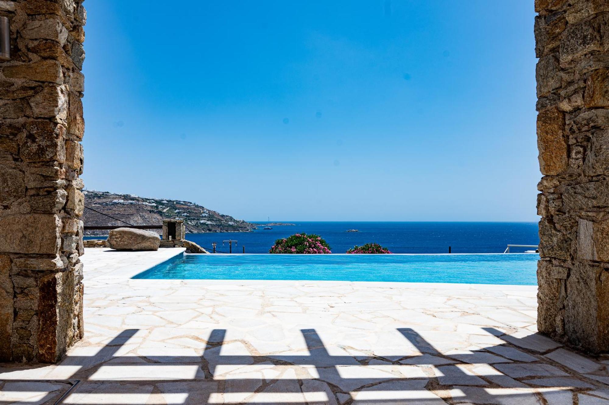 Melangio Private Pool & Sunrise Views - 2024 Renovation Villa