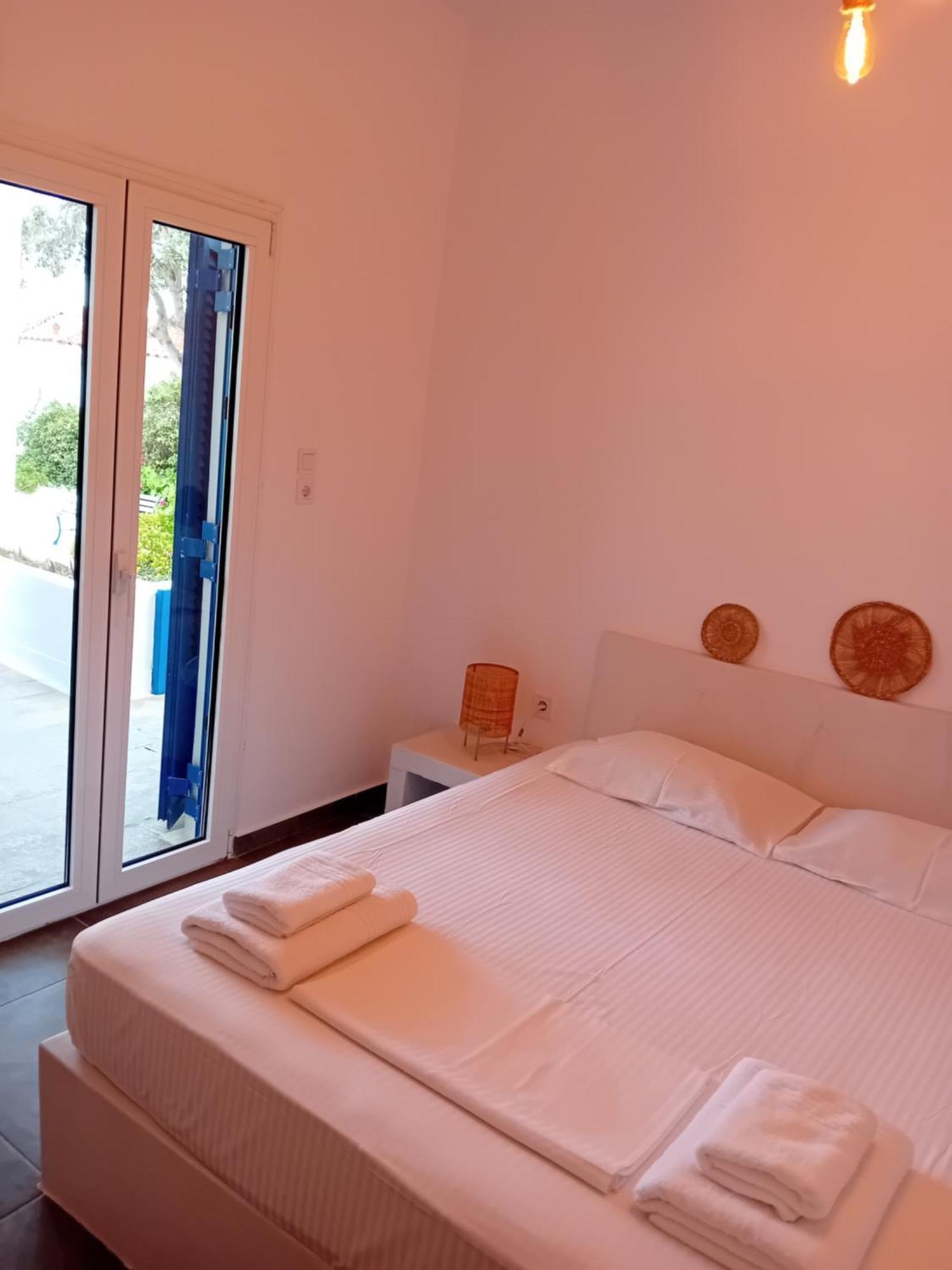 Lilian 2 * Batsi (Andros)