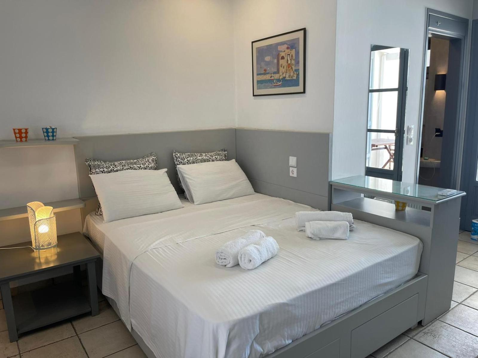 Apartment Centre With Old Port Sea View & Balcony *