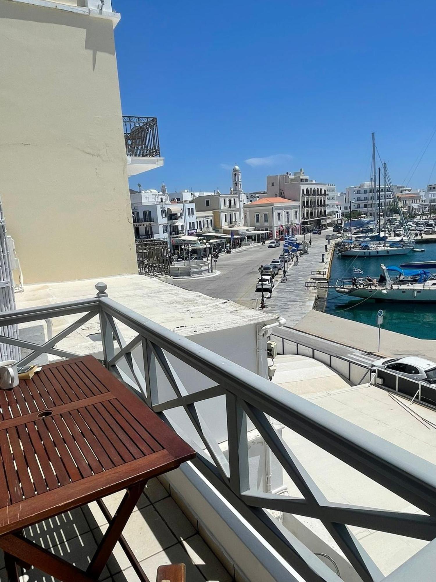 Apartment Centre With Old Port Sea View & Balcony *