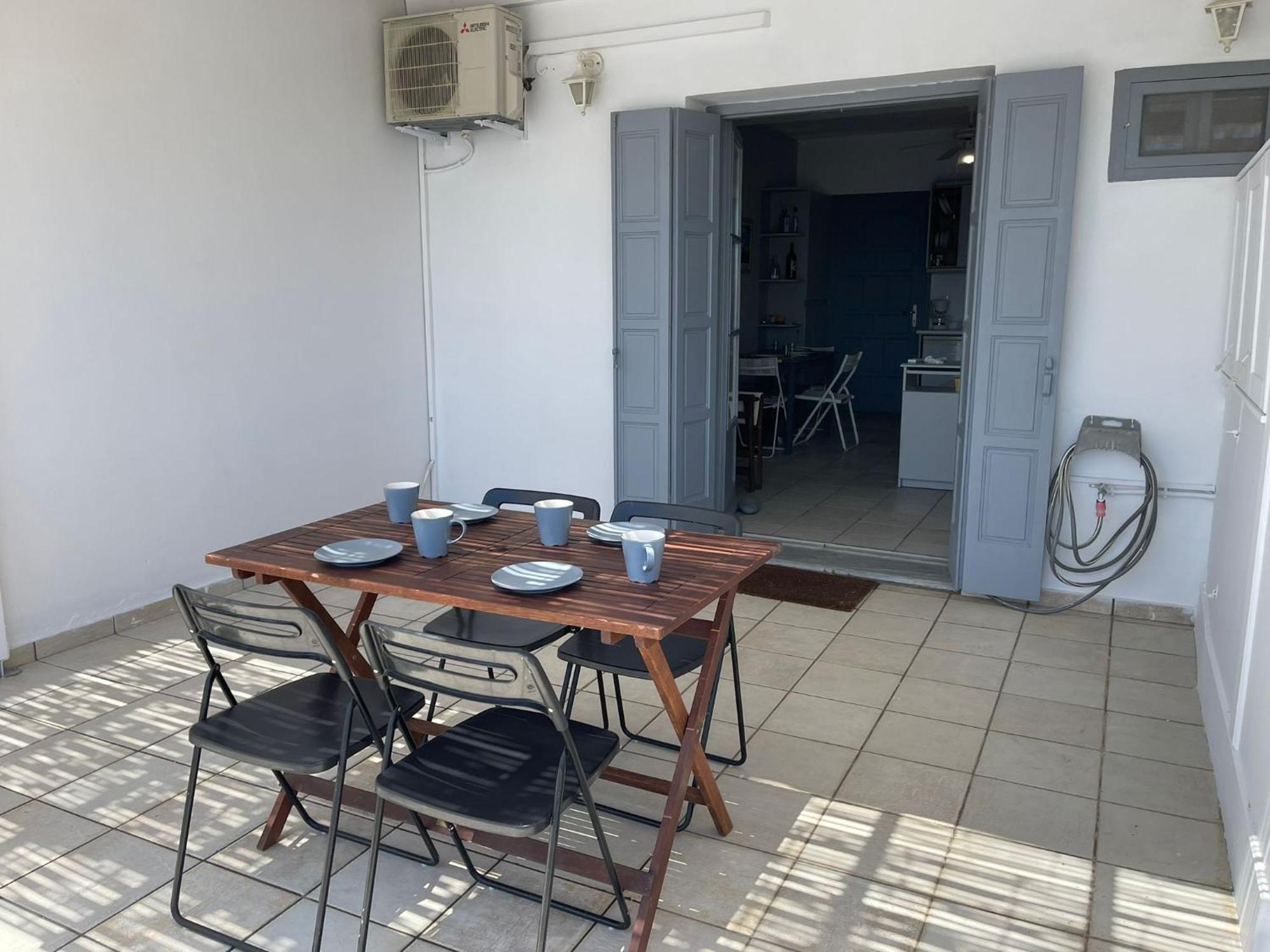 Apartment Centre With Old Port Sea View & Balcony *