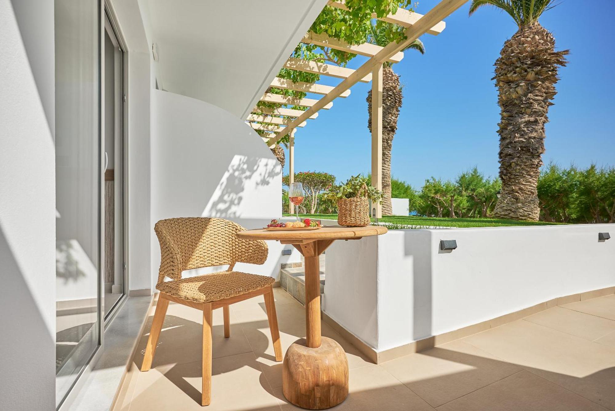 Artemis Aparthotel Makry Gialos (Crete)