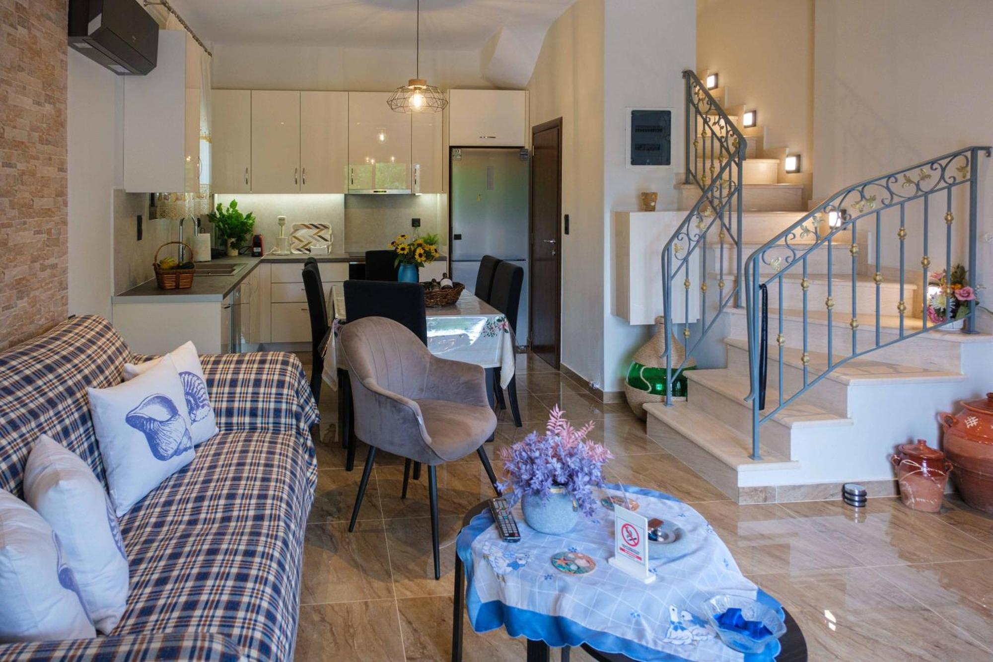 Effie's Maisonette With Detached Apartment