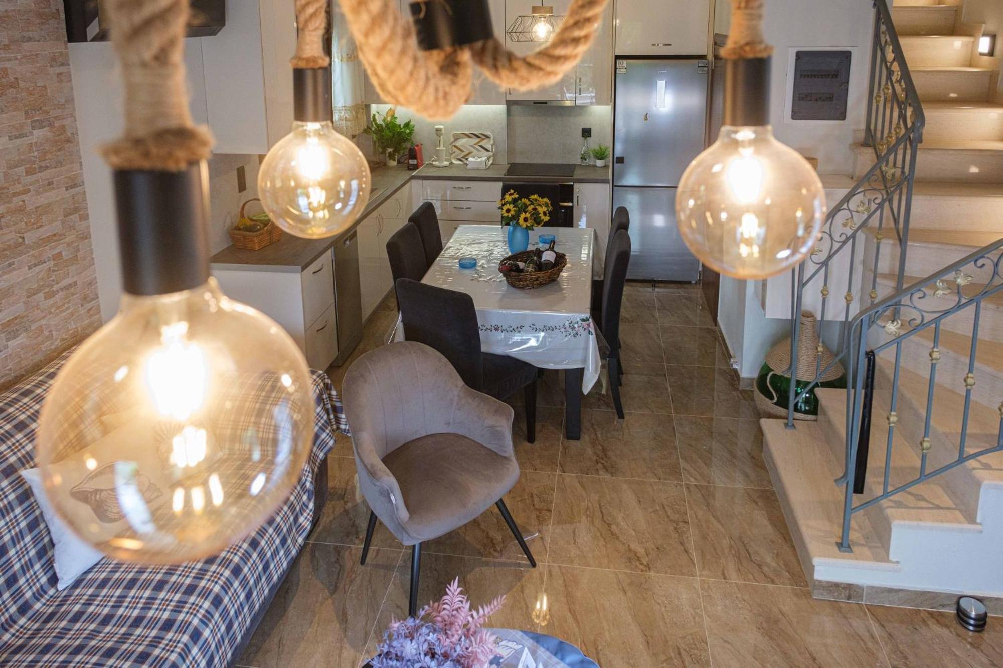 Apartment Effie's Maisonette With Detached
