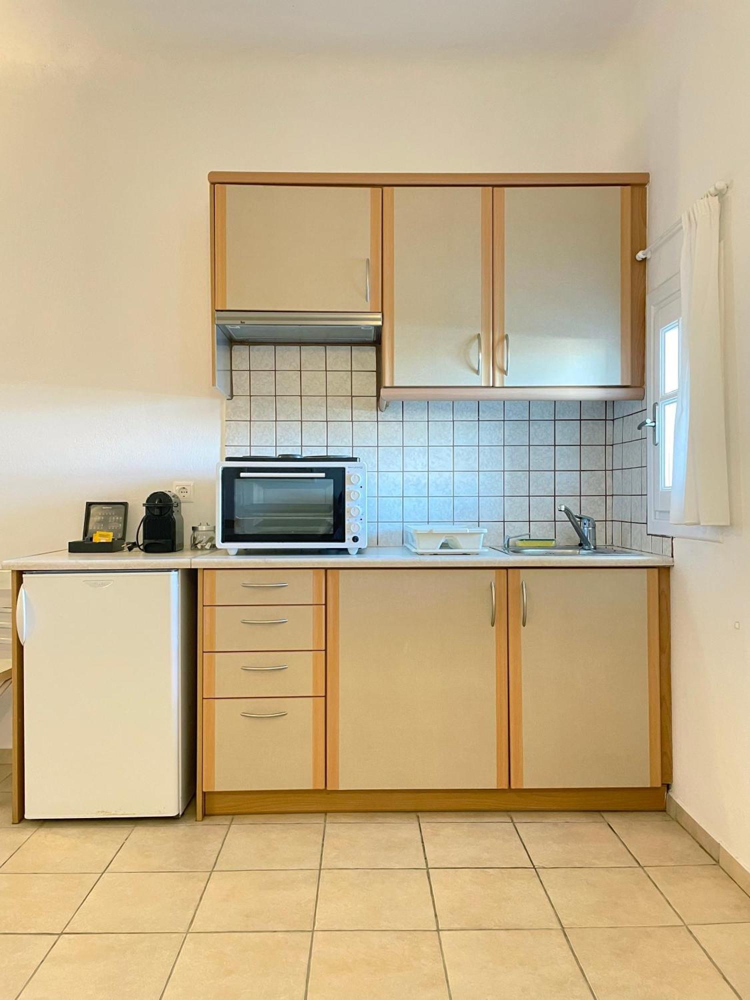 Yakinthos Aparthotel 4*