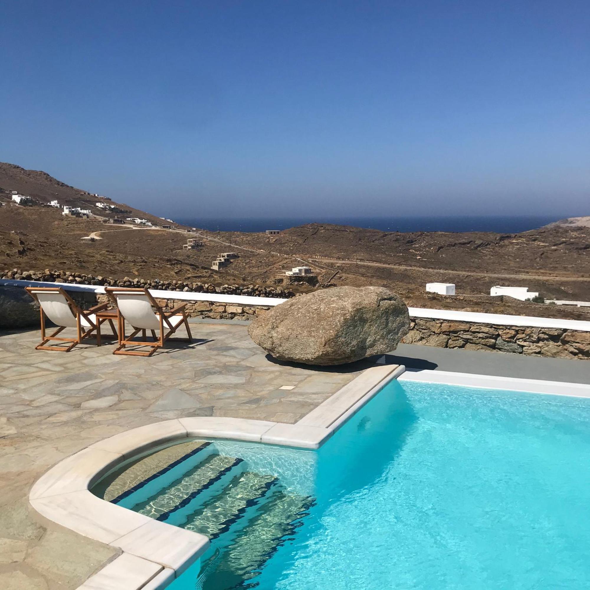 Yakinthos Aparthotel 4*