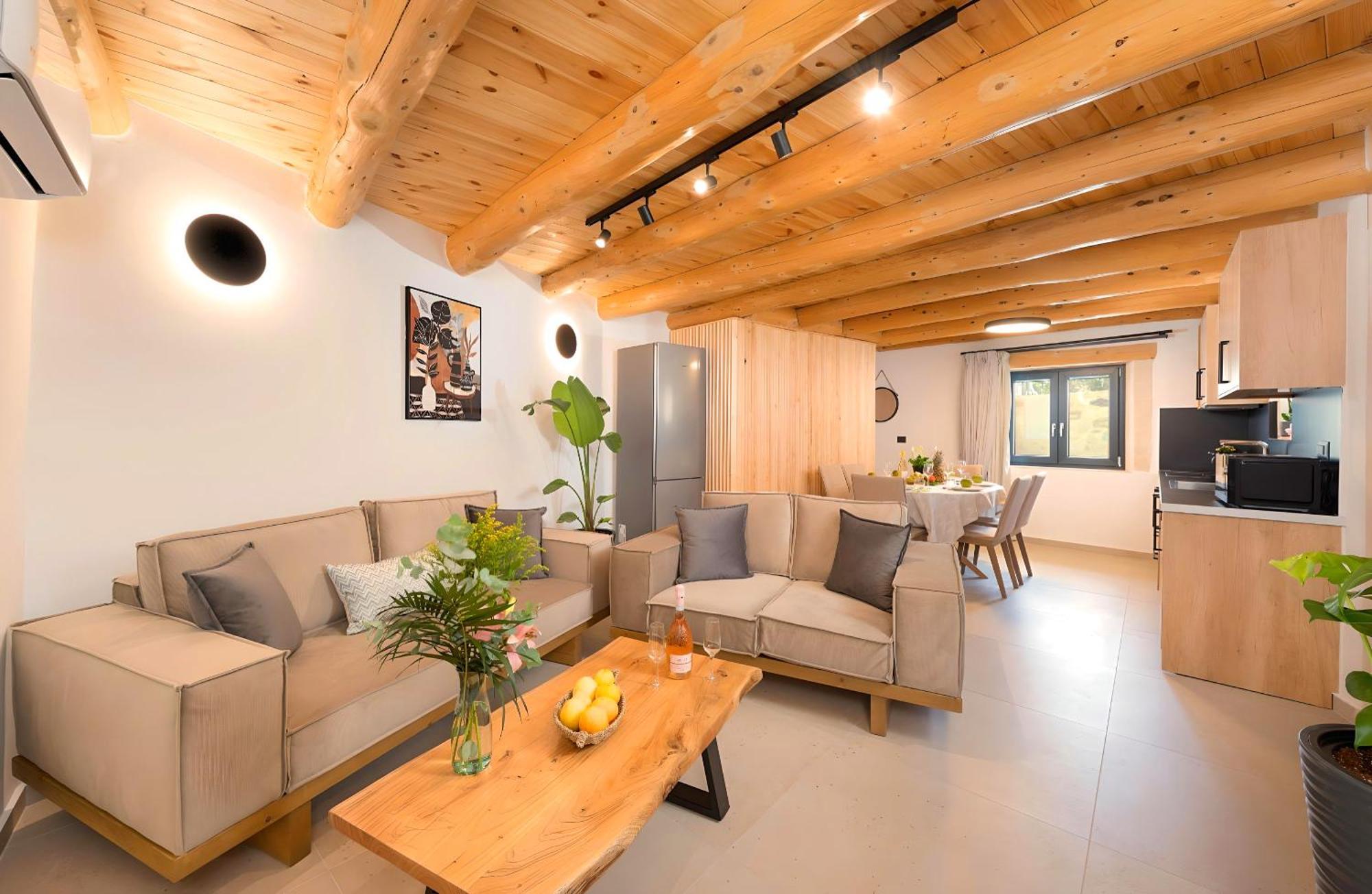 Roustico Luxury Heated Whirpool