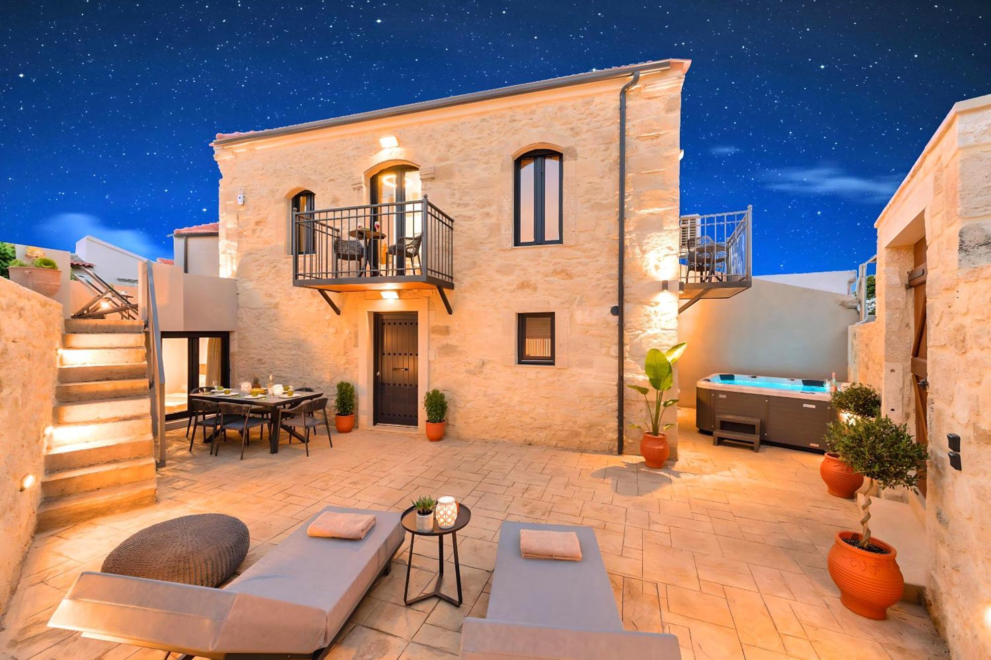 Roustico Luxury Heated Whirpool