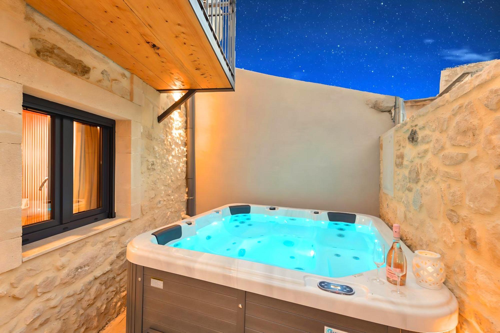 Roustico Luxury Heated Whirpool