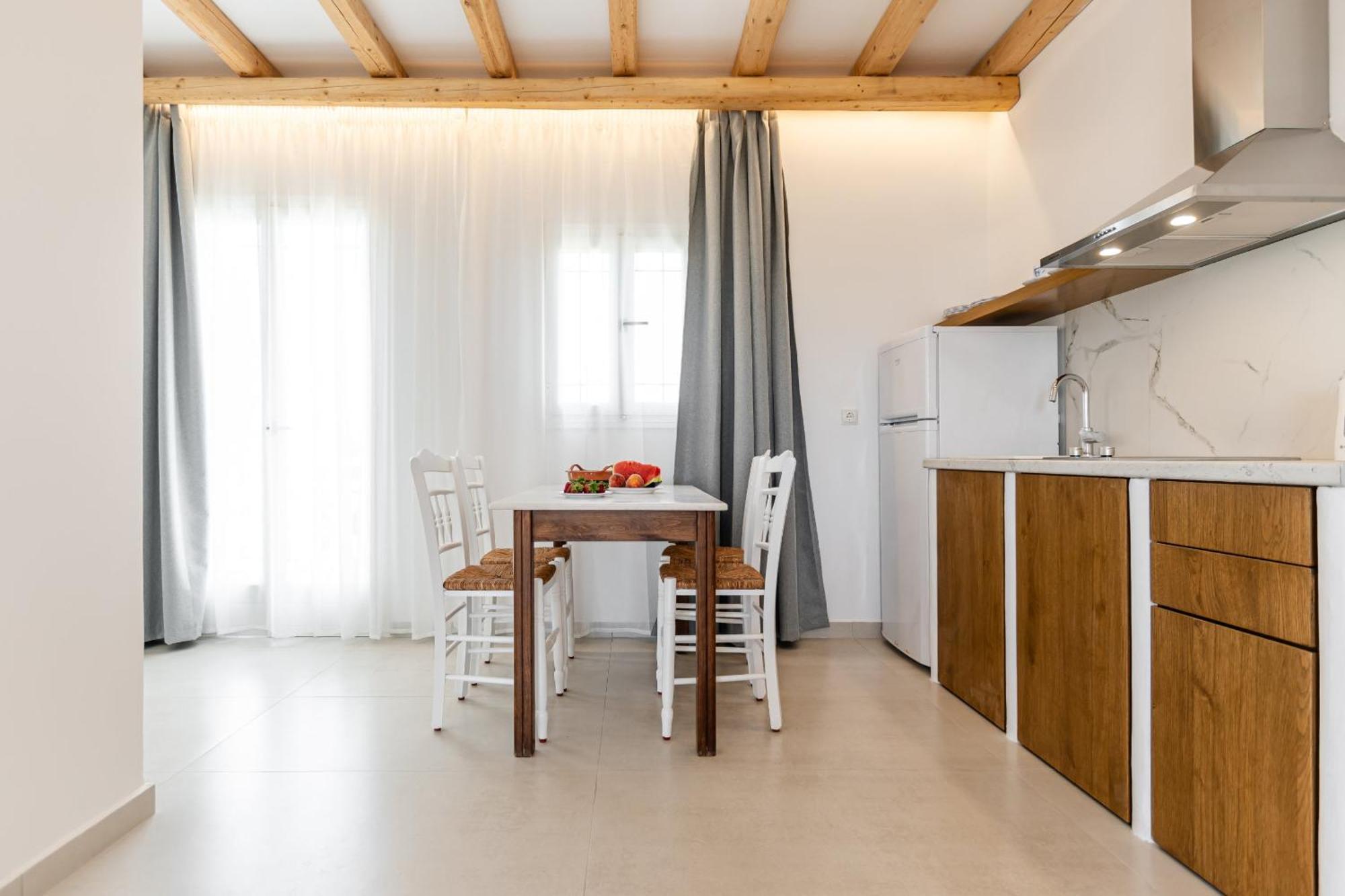 Birikos & Apartment *